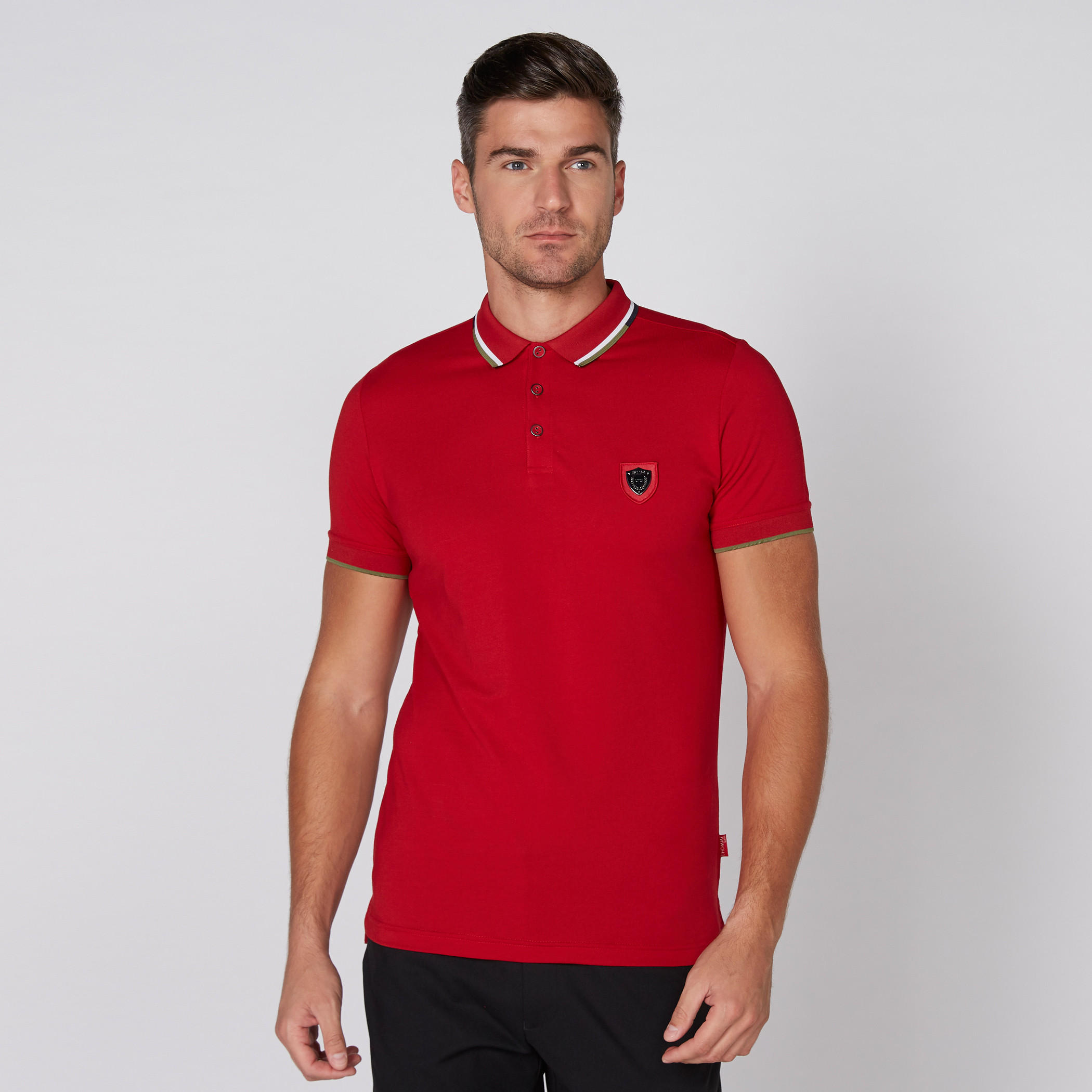 تيشيرت بأكمام قصيرة وياقة بولو مزيّن بطبعات من لوم-men-clothing-tshirtsandpolos-polos-image-2