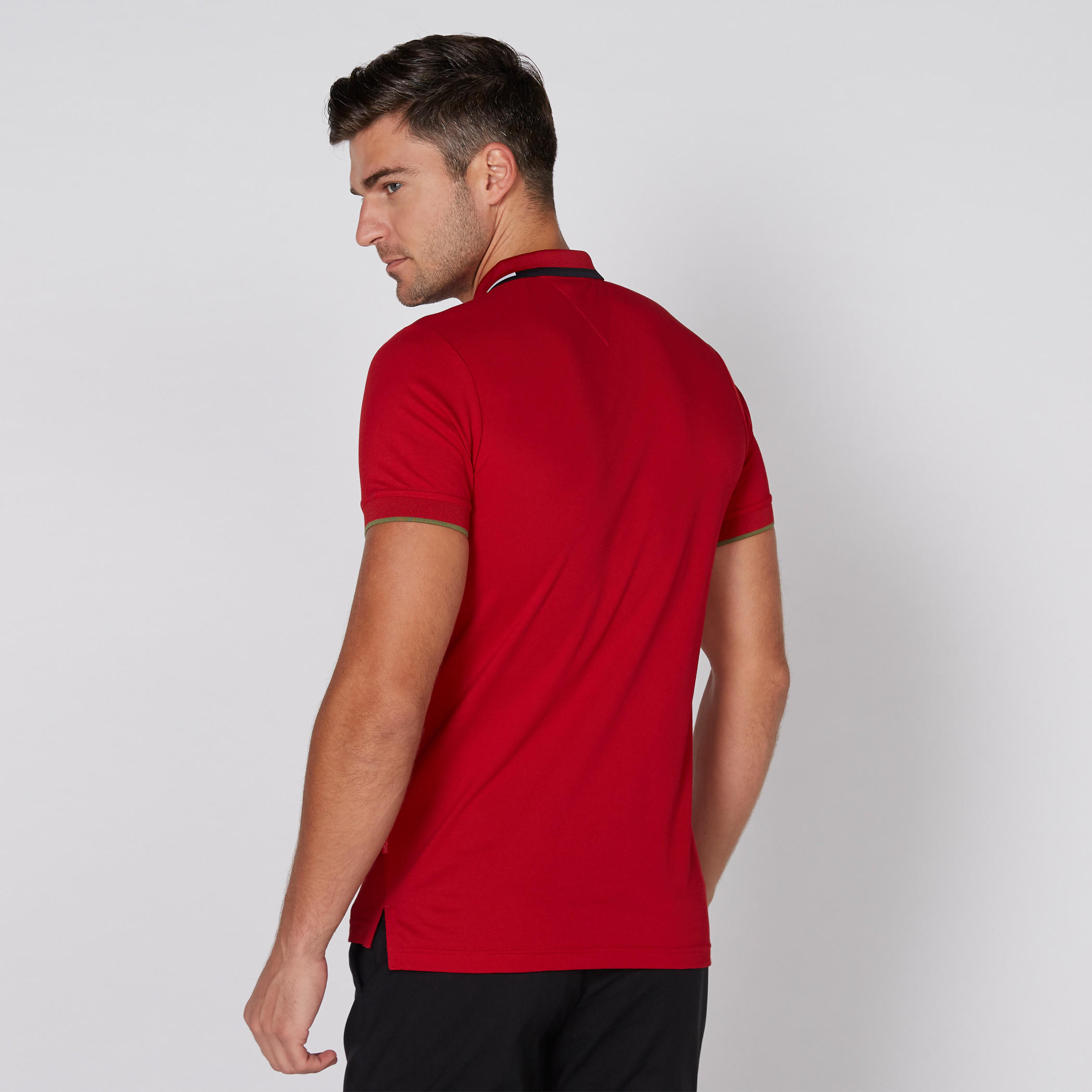 تيشيرت بأكمام قصيرة وياقة بولو مزيّن بطبعات من لوم-men-clothing-tshirtsandpolos-polos-image-4