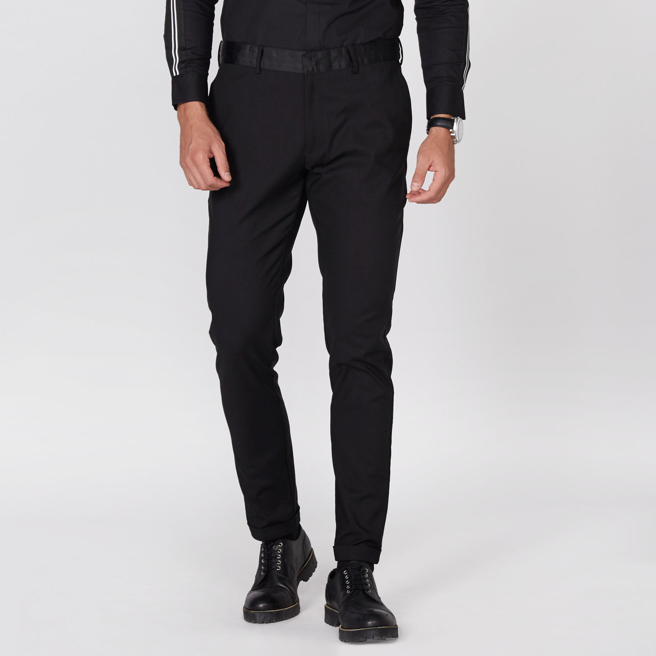 بنطال طويل بقصّة مطابقة للجسم وجيوب من لوم-men-clothing-bottoms-trousersandchinos-trousers-image-1