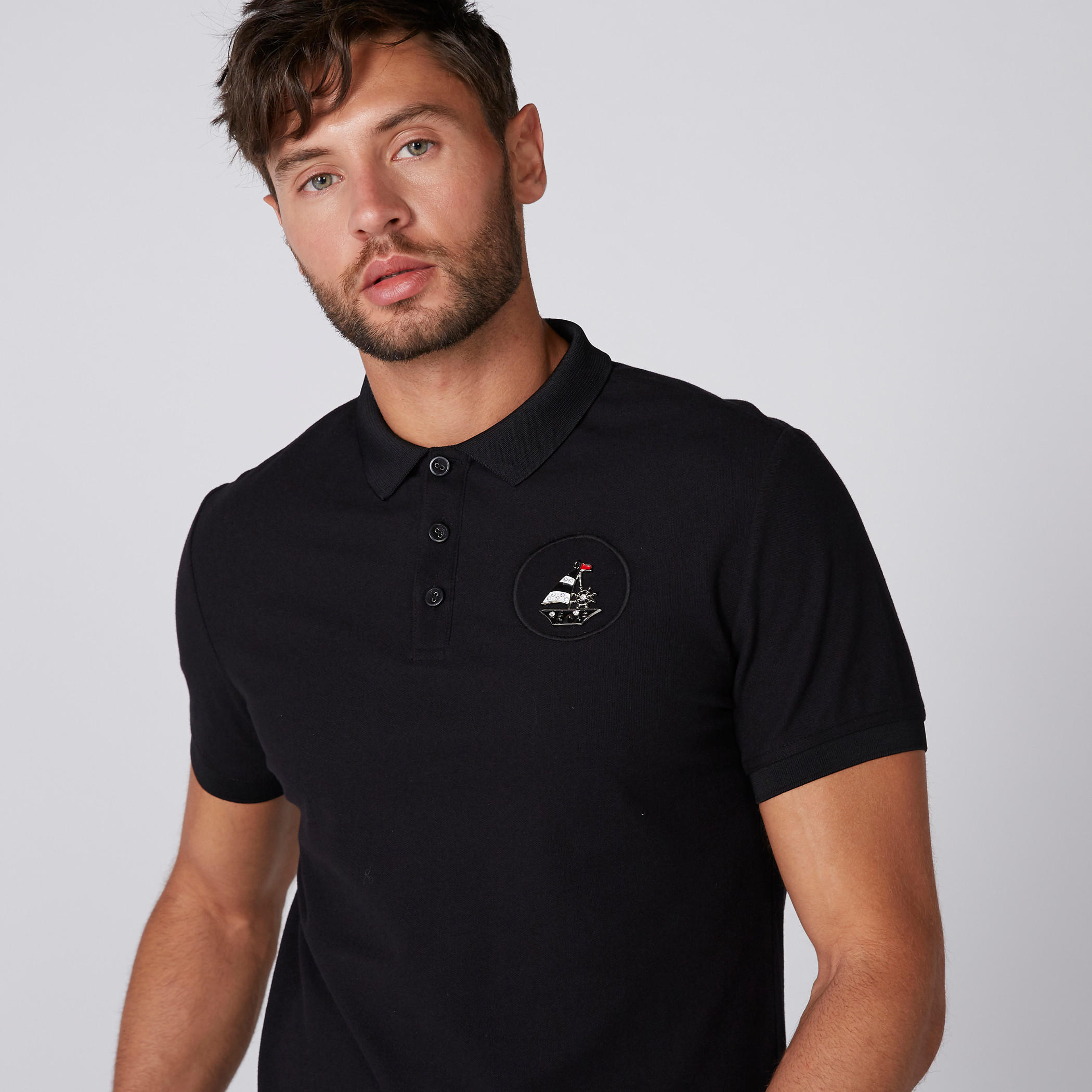 تيشيرت مطرّز بأكمام قصيرة وياقة بولو من لوم-men-clothing-tshirtsandpolos-polos-image-1