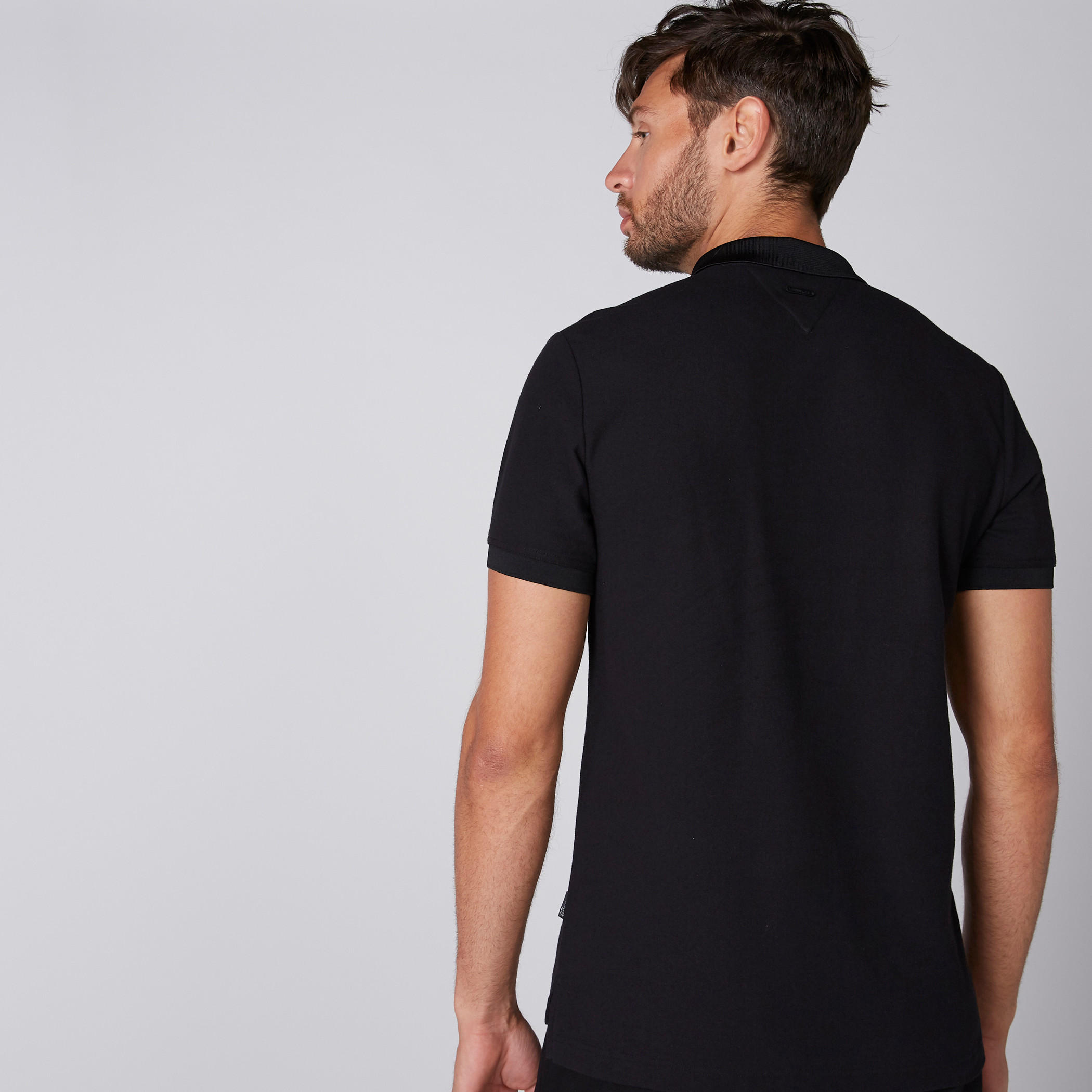 تيشيرت مطرّز بأكمام قصيرة وياقة بولو من لوم-men-clothing-tshirtsandpolos-polos-image-3