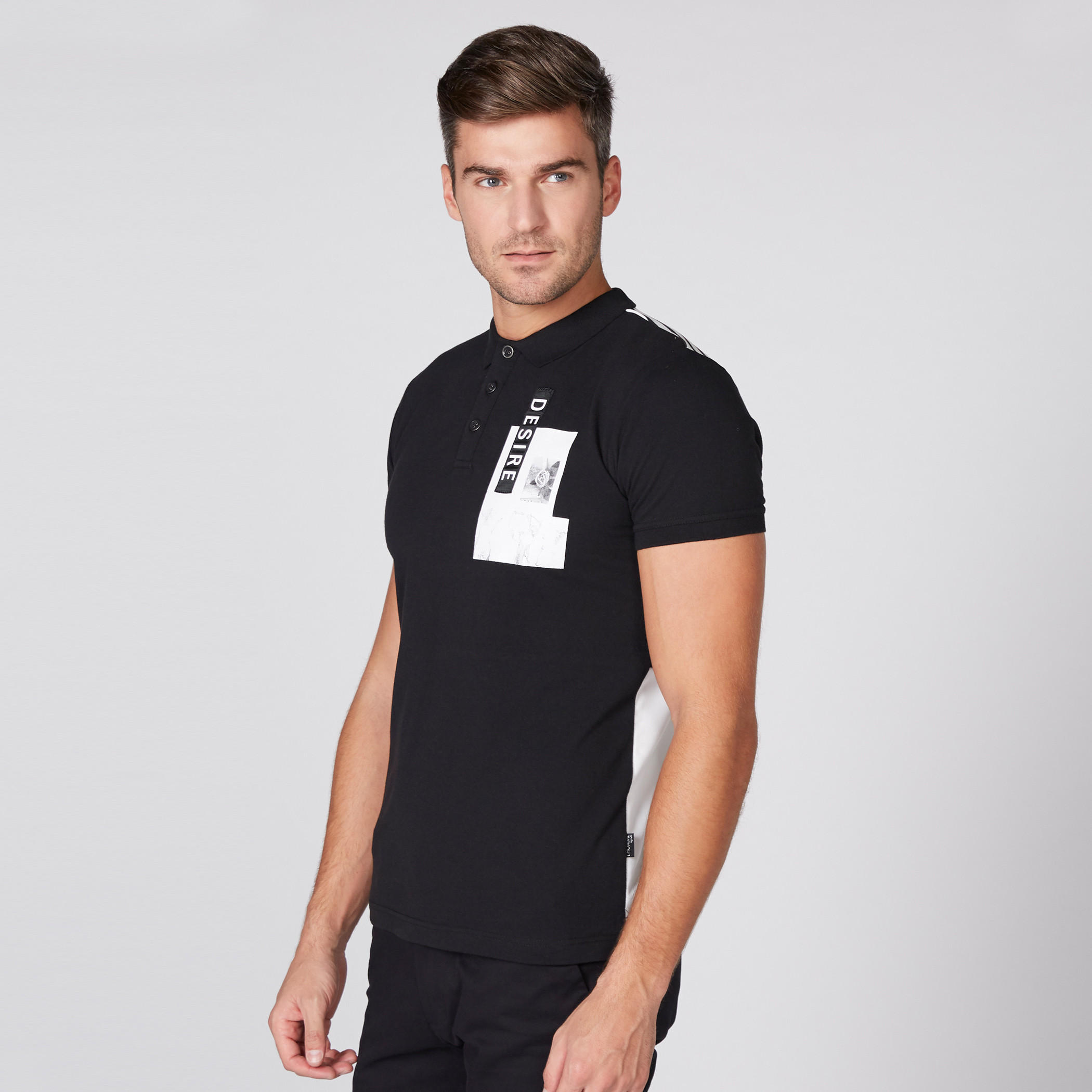 تيشيرت بأكمام قصيرة وياقة بولو مزيّن بطبعات من لوم-men-clothing-tshirtsandpolos-polos-image-2