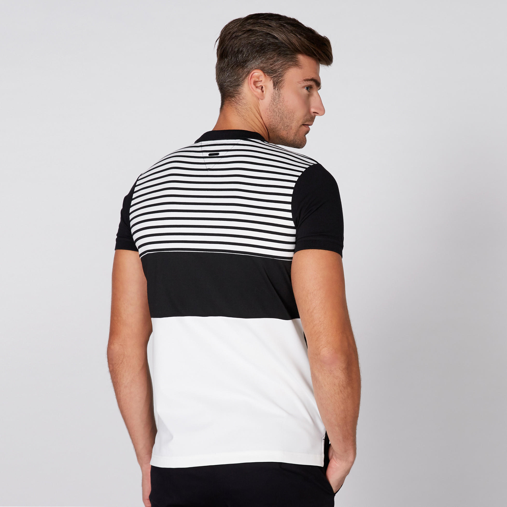 تيشيرت بأكمام قصيرة وياقة بولو مزيّن بطبعات من لوم-men-clothing-tshirtsandpolos-polos-image-4