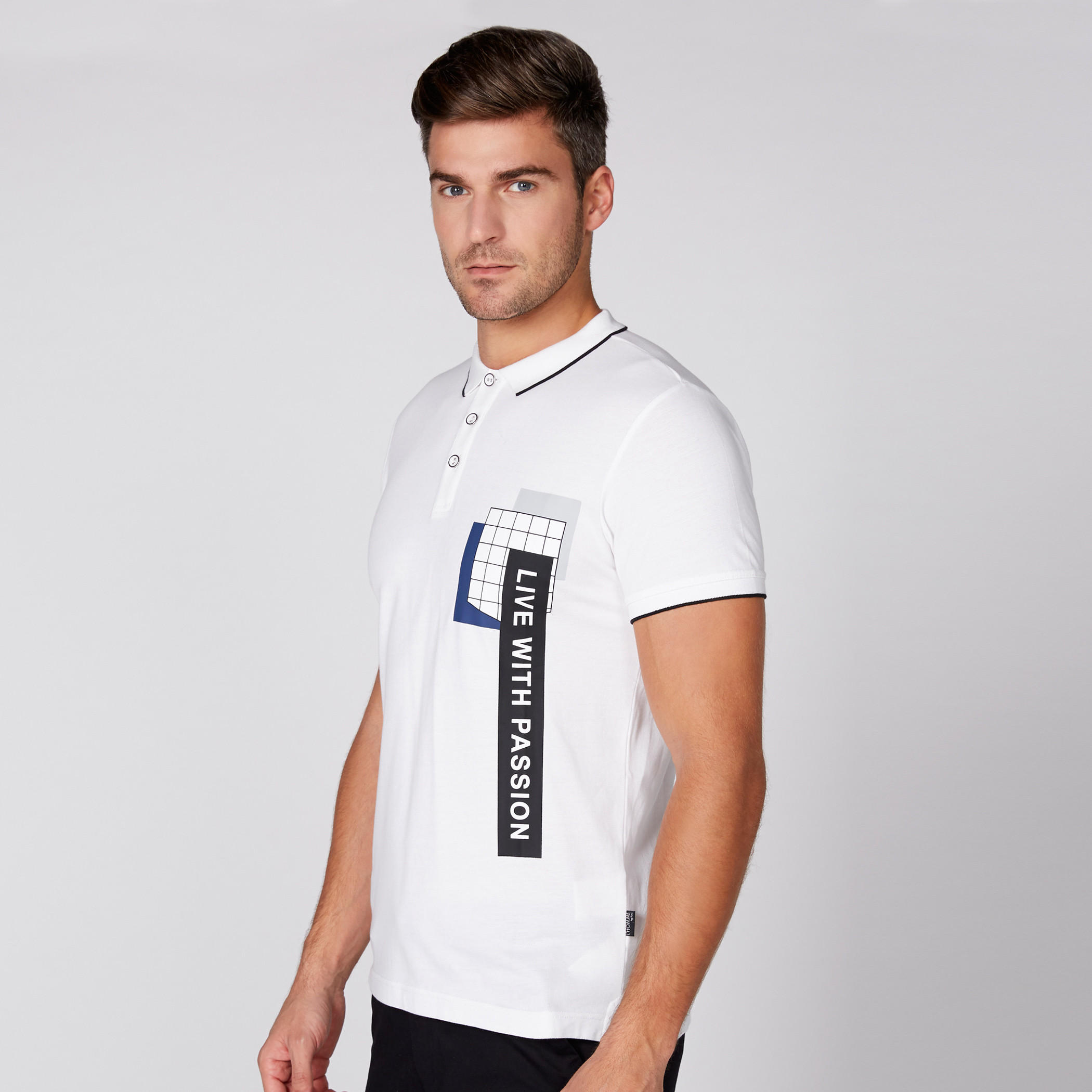 تيشيرت بأكمام قصيرة وياقة بولو مزيّن بطبعات من لوم-men-clothing-tshirtsandpolos-polos-image-1