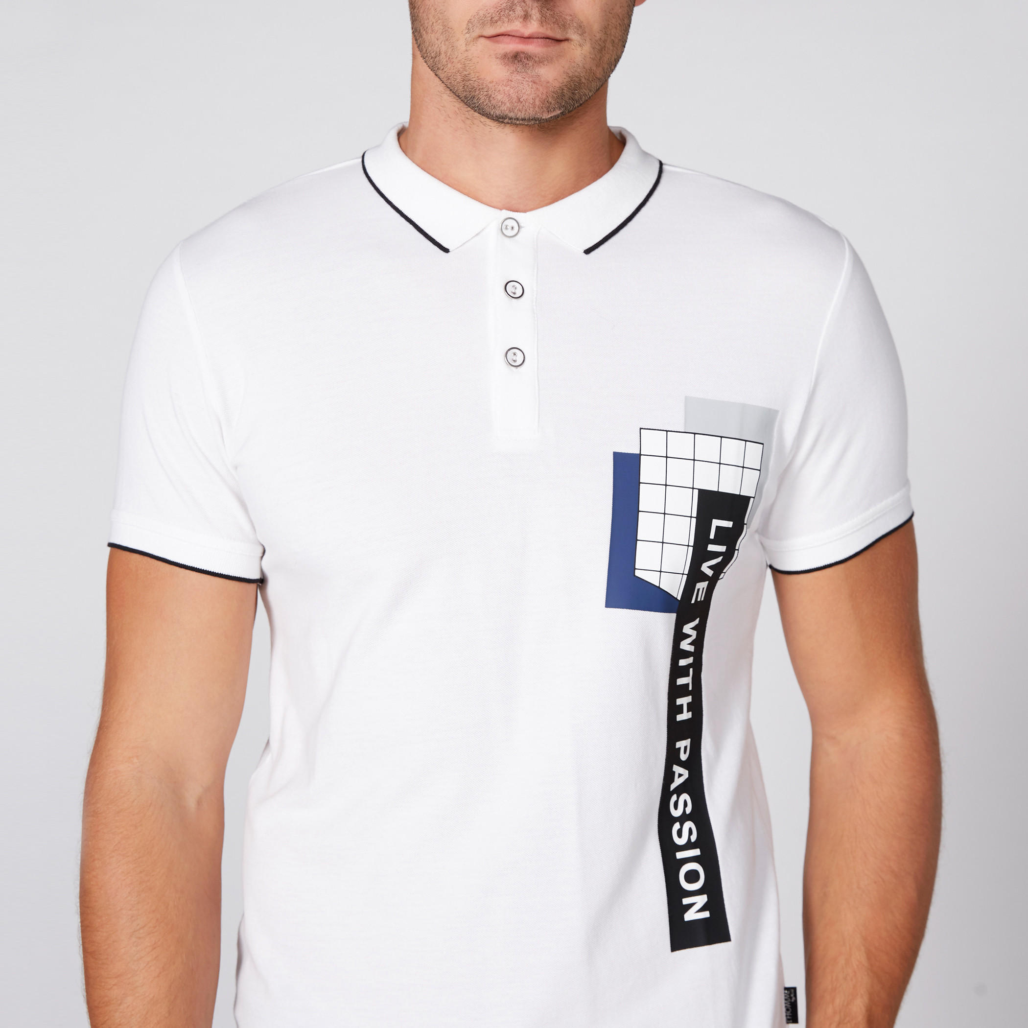 تيشيرت بأكمام قصيرة وياقة بولو مزيّن بطبعات من لوم-men-clothing-tshirtsandpolos-polos-image-3