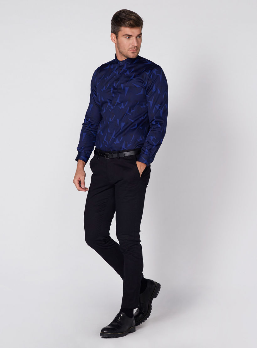 قميص مزيّن بطبعات وبأكمام طويلة وأزرار من لوم-men-clothing-shirts-image-2