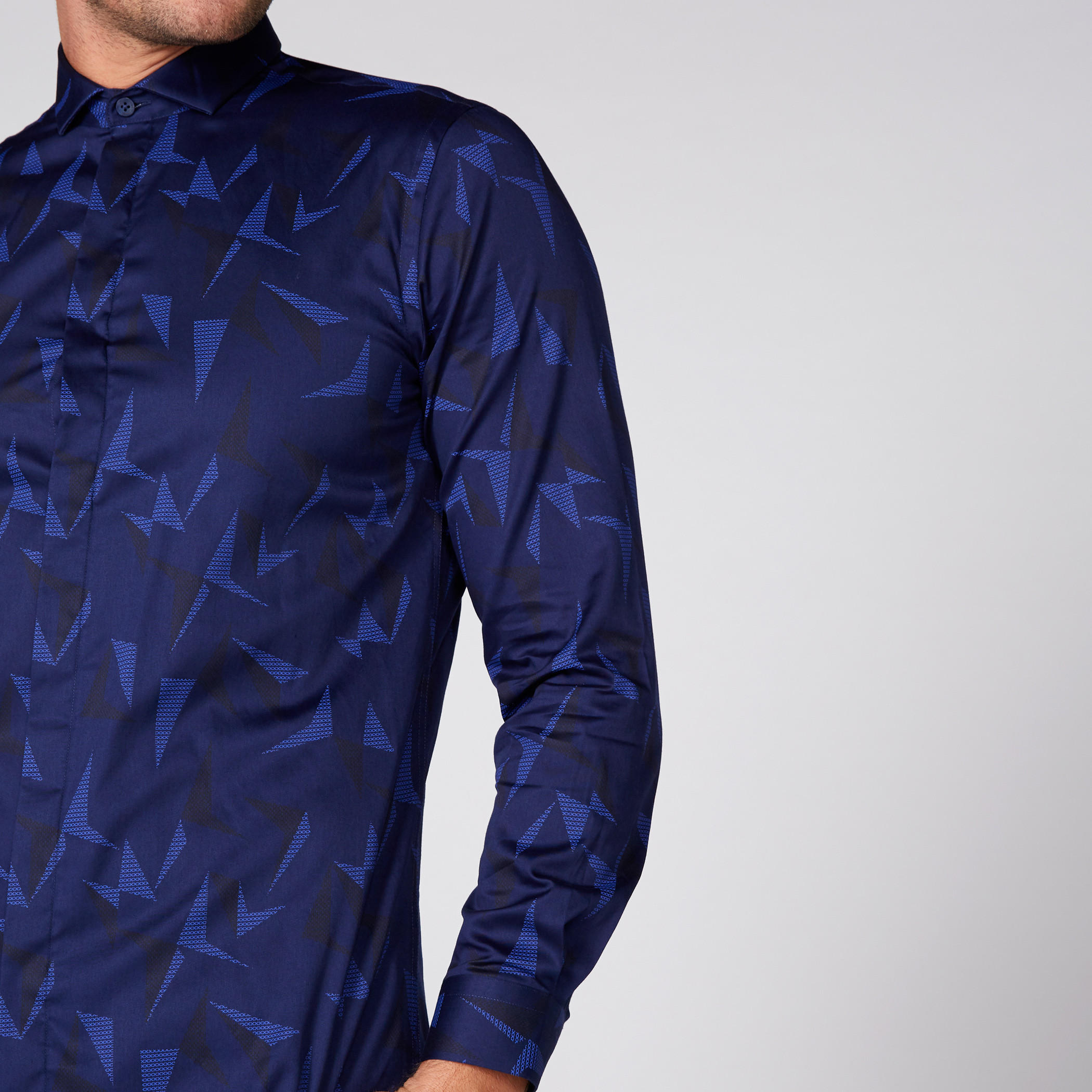 قميص مزيّن بطبعات وبأكمام طويلة وأزرار من لوم-men-clothing-shirts-image-3