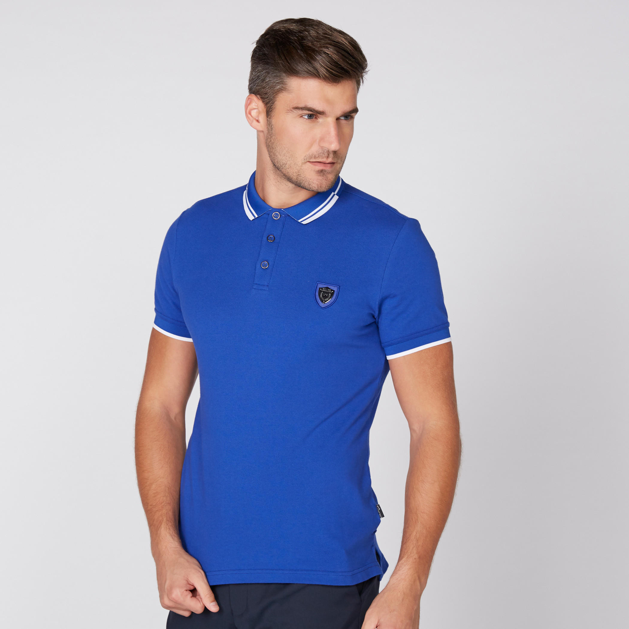 تيشيرت بأكمام قصيرة وياقة بولو مزيّن بطبعات من لوم-men-clothing-tshirtsandpolos-polos-image-1