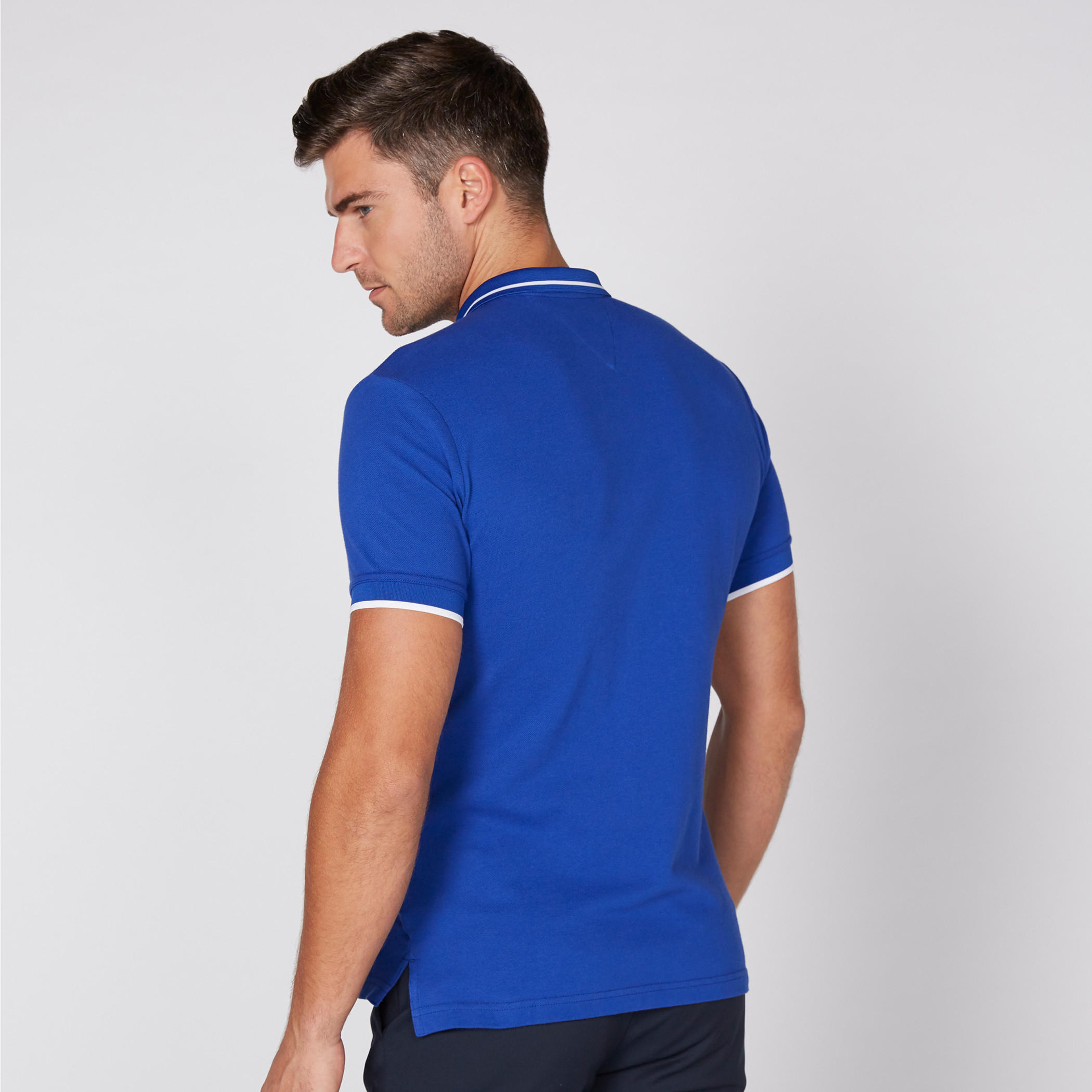 تيشيرت بأكمام قصيرة وياقة بولو مزيّن بطبعات من لوم-men-clothing-tshirtsandpolos-polos-image-4