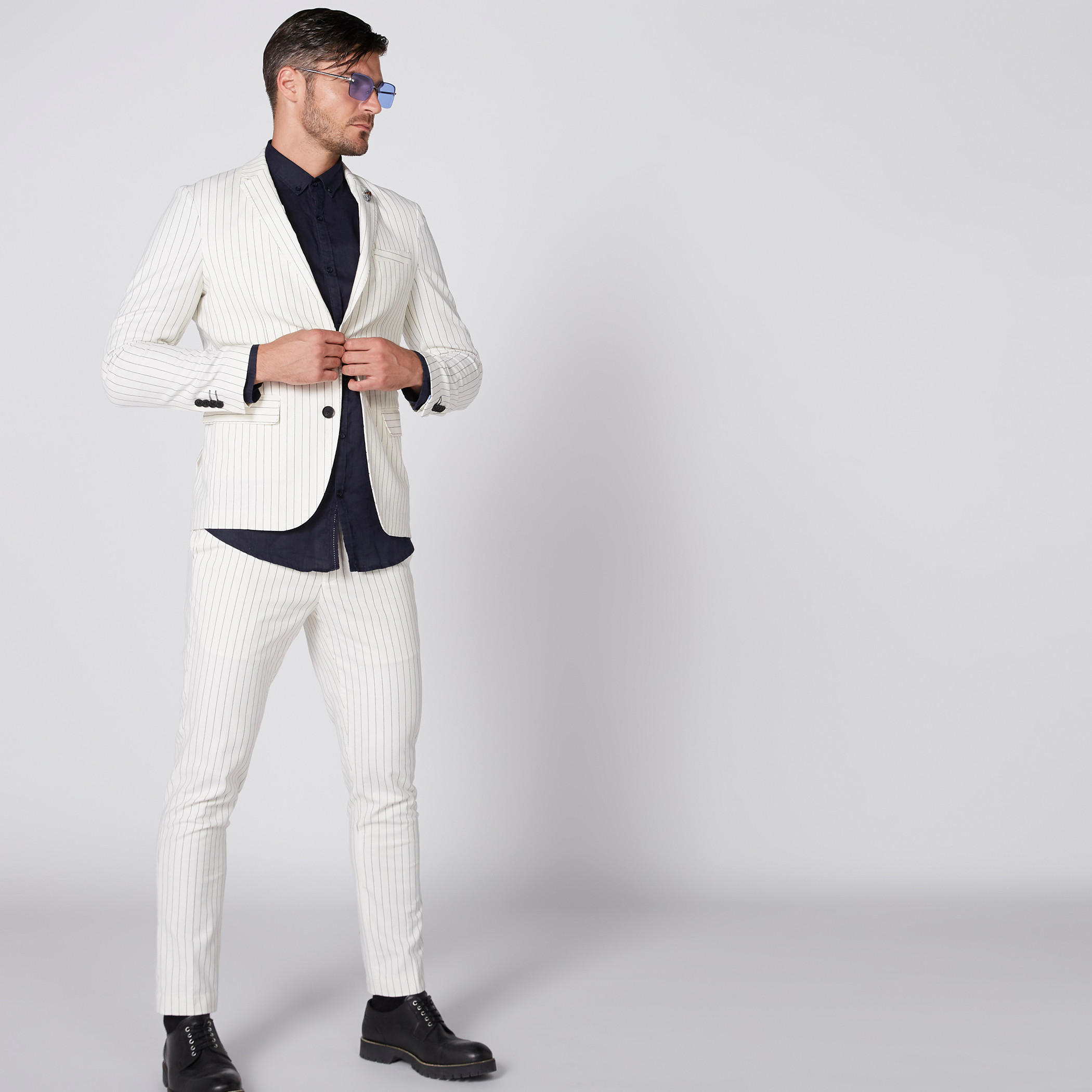 بنطال طويل مقلم بزر إغلاق وجيوب-men-clothing-bottoms-trousersandchinos-trousers-image-1
