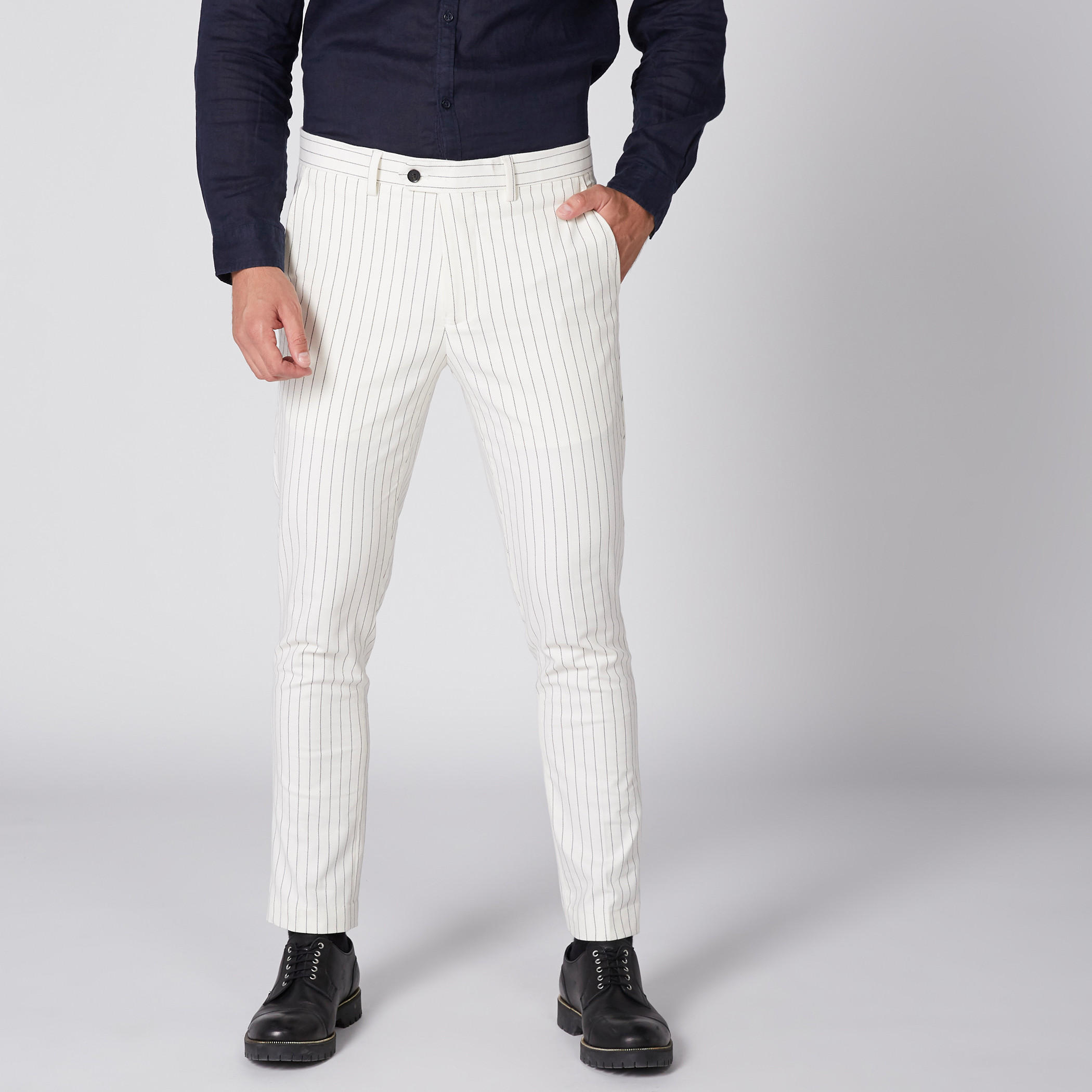 بنطال طويل مقلم بزر إغلاق وجيوب-men-clothing-bottoms-trousersandchinos-trousers-image-3