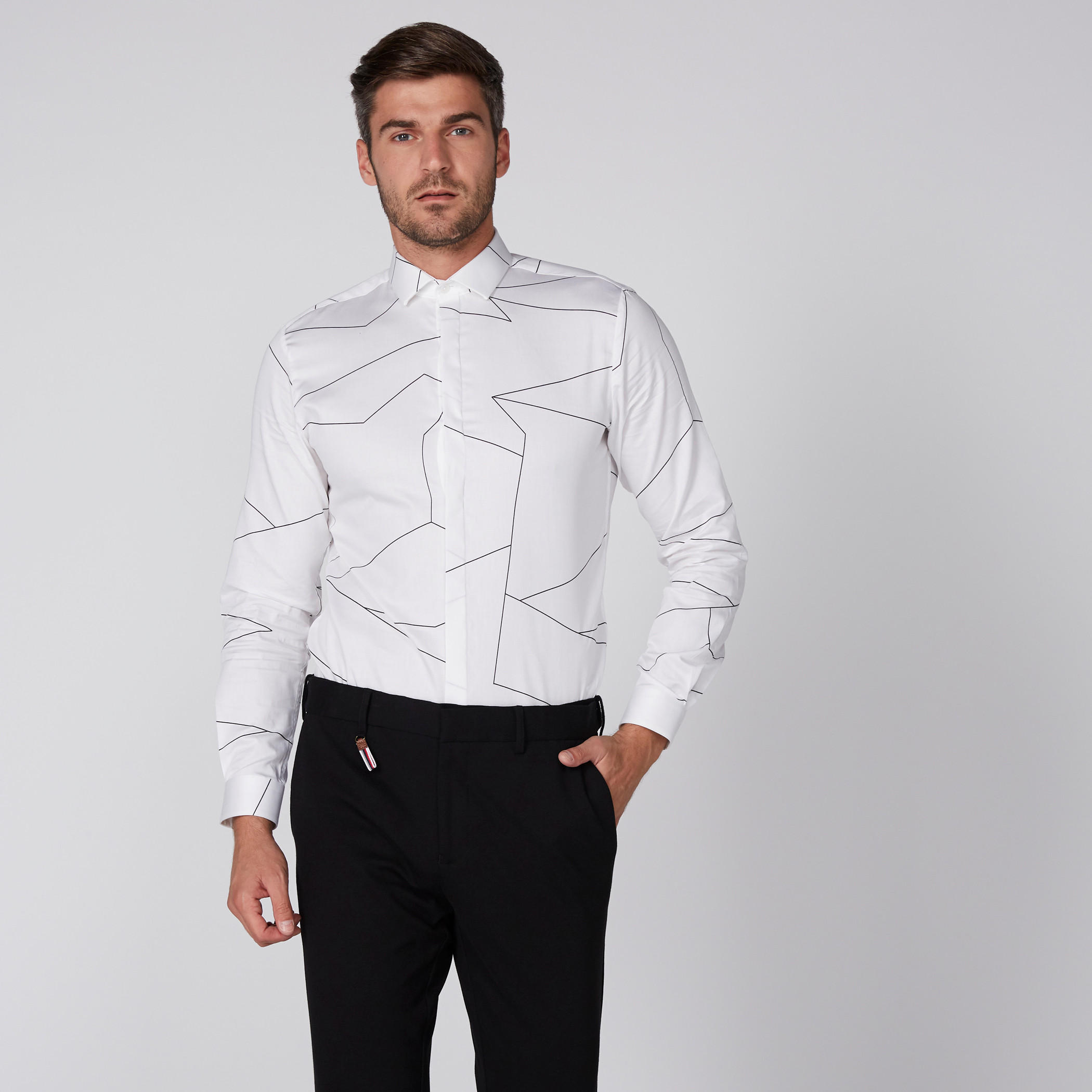 قميص بأكمام طويلة ووصلة أزرار مخفية وطبعات من لوم-men-clothing-shirts-image-1