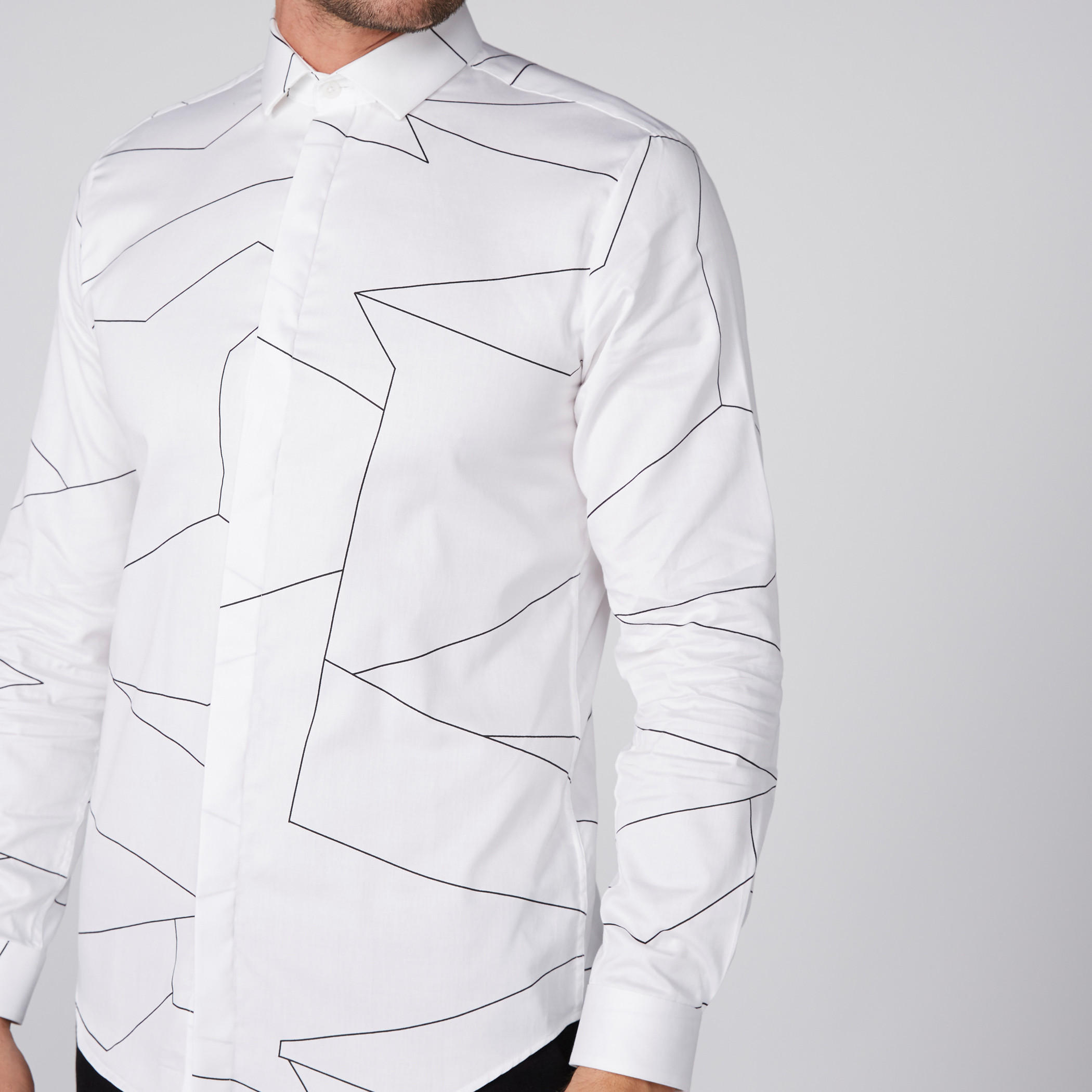 قميص بأكمام طويلة ووصلة أزرار مخفية وطبعات من لوم-men-clothing-shirts-image-2