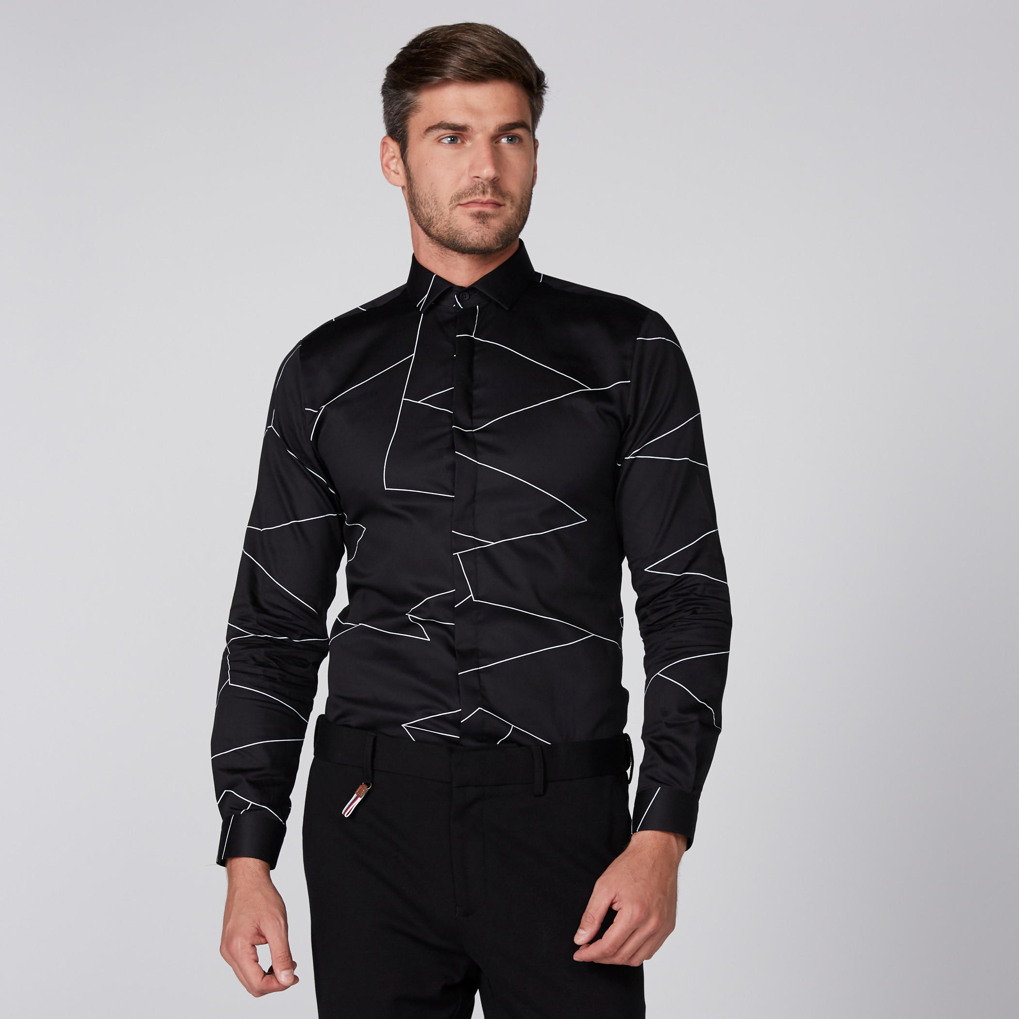 قميص بأكمام طويلة ووصلة أزرار مخفية وطبعات من لوم-men-clothing-shirts-image-1