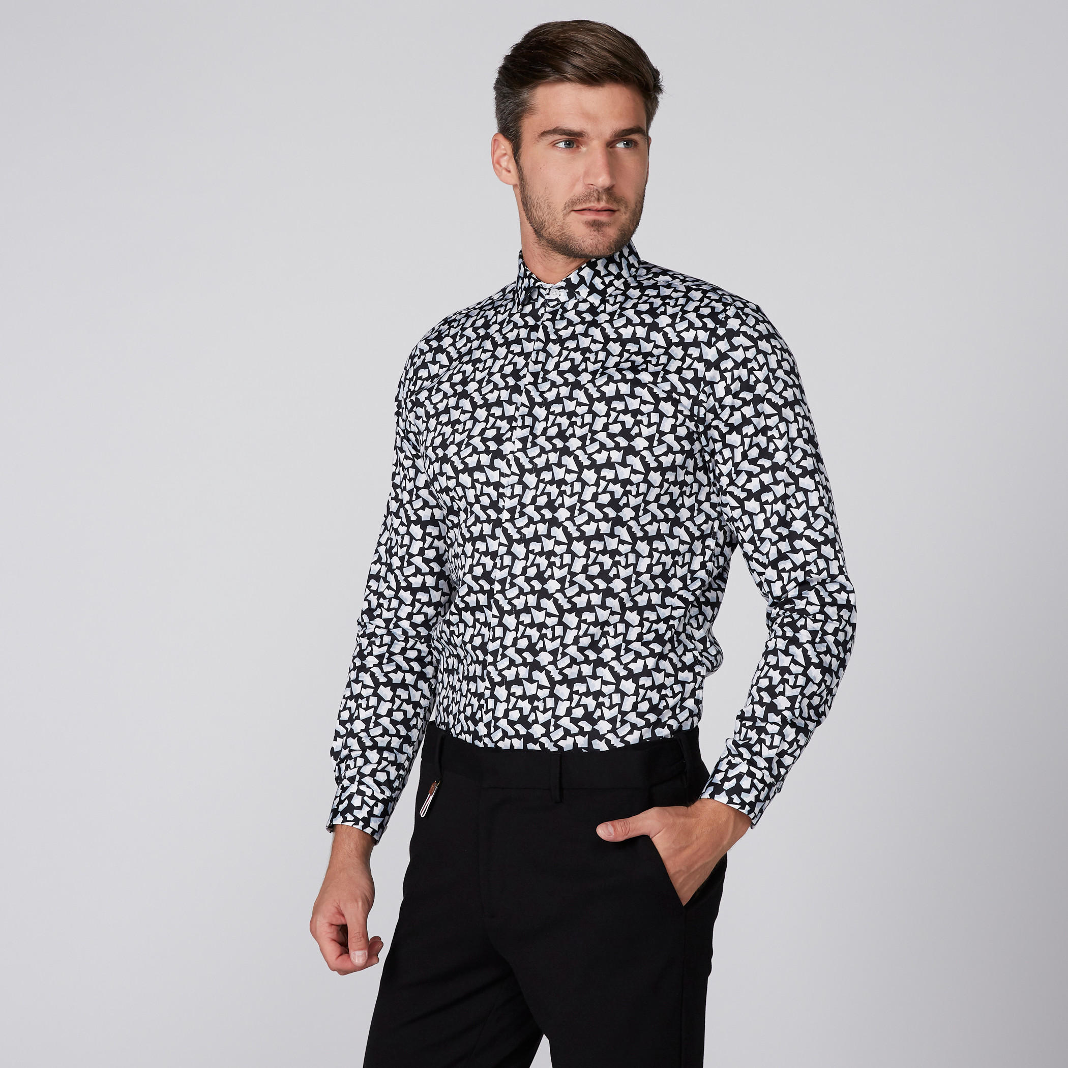 قميص بأكمام طويلة ووصلة أزرار مخفية وطبعات من لوم-men-clothing-shirts-image-1