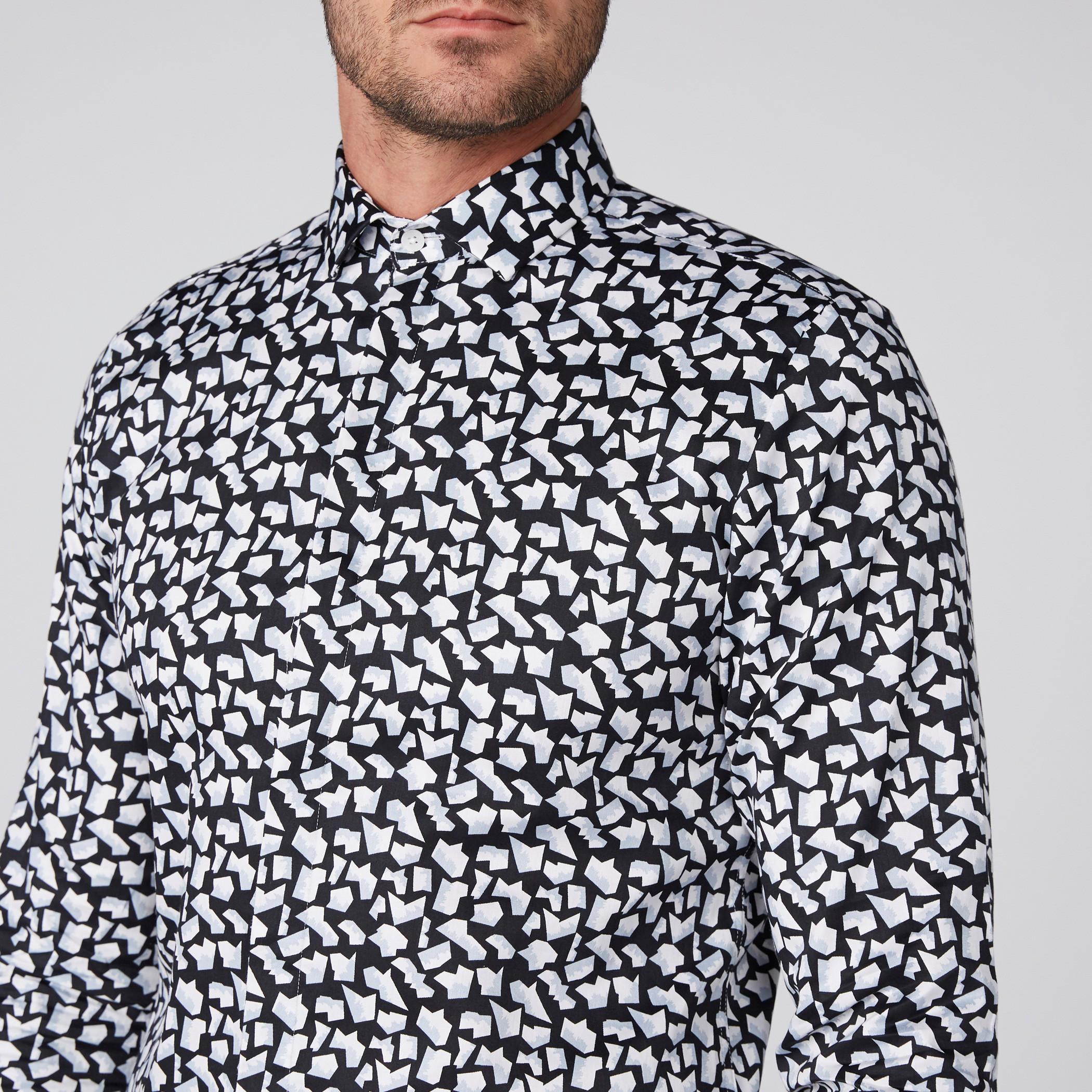قميص بأكمام طويلة ووصلة أزرار مخفية وطبعات من لوم-men-clothing-shirts-image-3