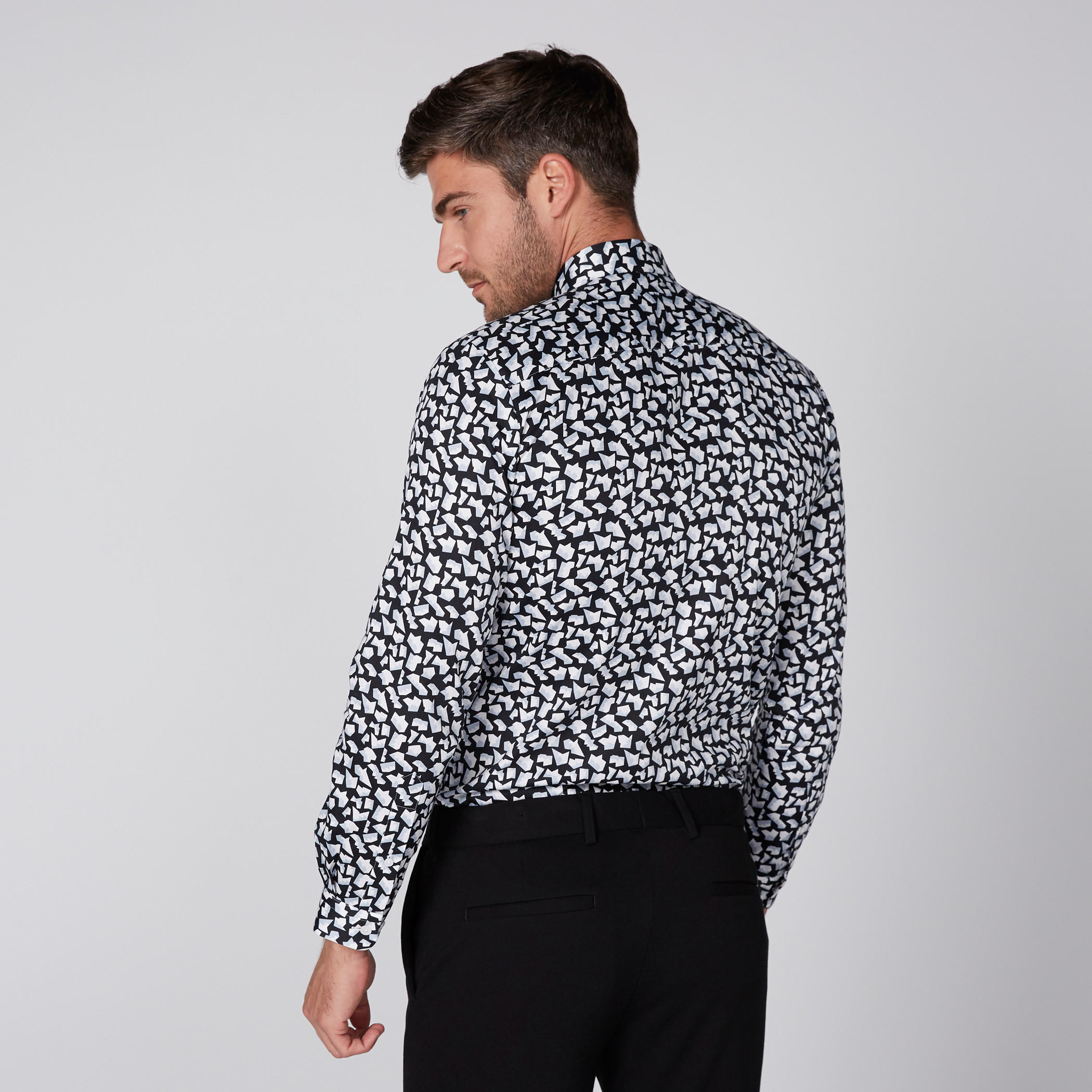 قميص بأكمام طويلة ووصلة أزرار مخفية وطبعات من لوم-men-clothing-shirts-image-4