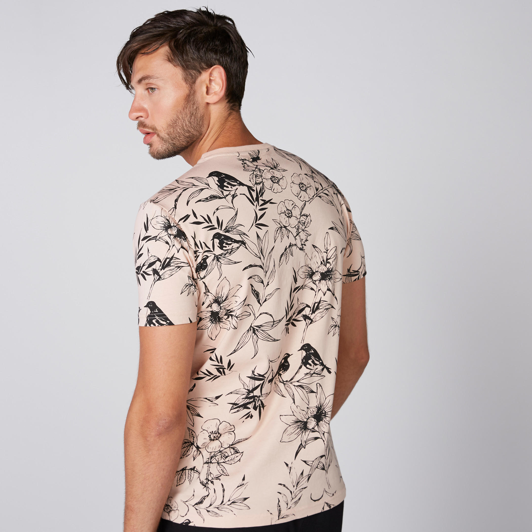 تيشيرت بياقة مستديرة وأكمام قصيرة وطبعات من لوم-men-clothing-tshirtsandpolos-tshirts-image-3