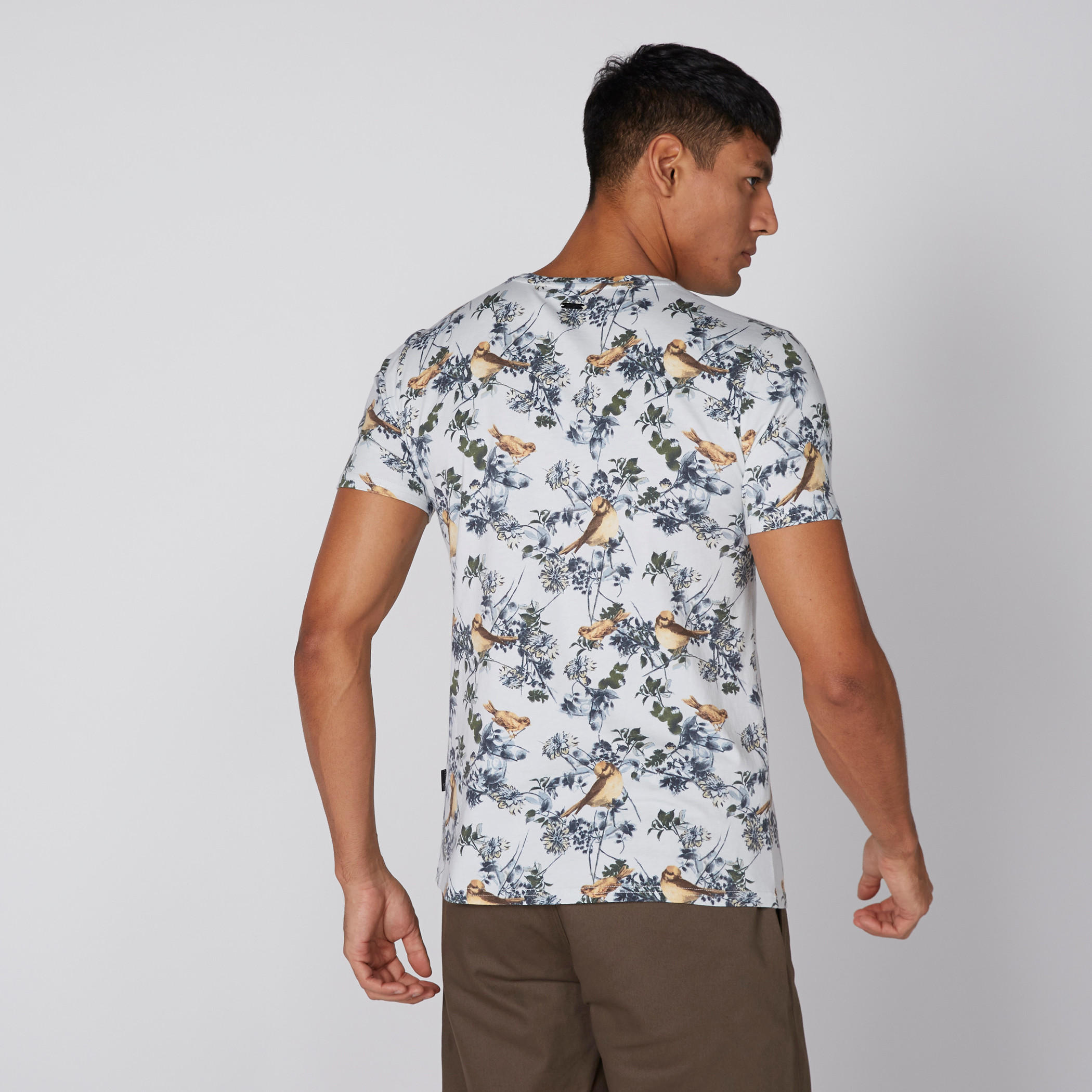 تيشيرت بياقة مستديرة وأكمام قصيرة وطبعات من لوم-men-clothing-tshirtsandpolos-tshirts-image-2