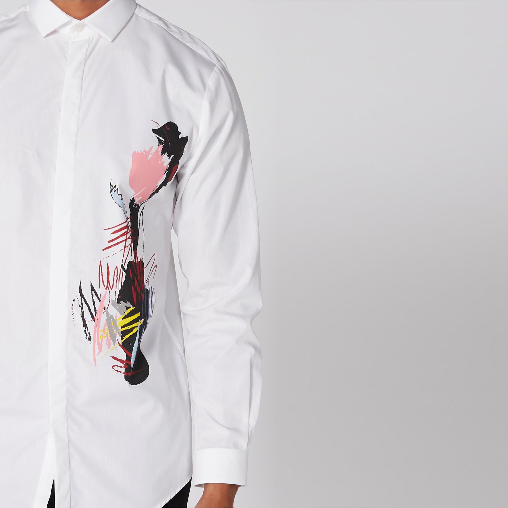 قميص بأكمام طويلة ووصلة أزرار مخفية وطبعات من لوم-men-clothing-shirts-image-4