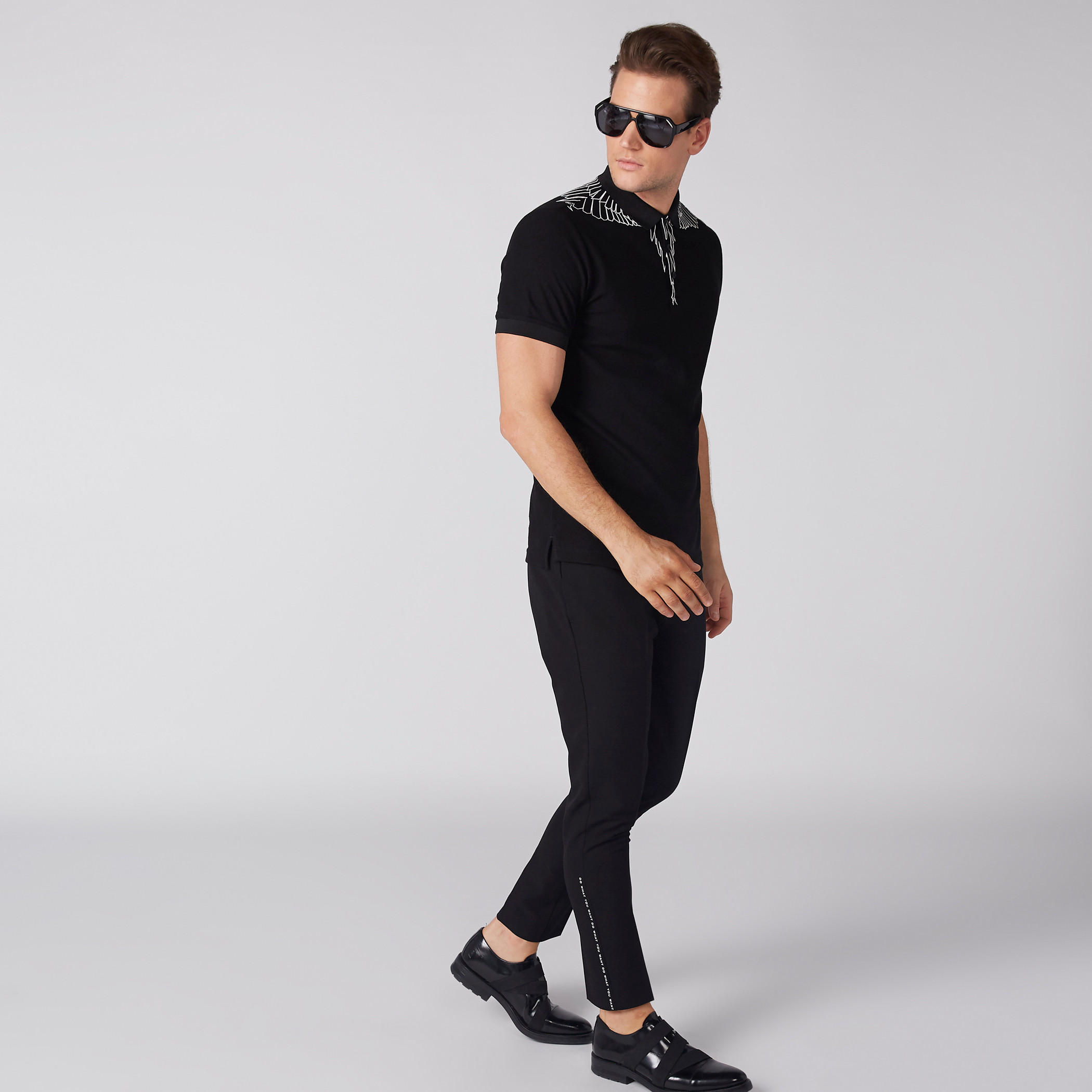 تيشيرت بأكمام قصيرة وياقة بولو مزيّن بطبعات من لوم-men-clothing-tshirtsandpolos-polos-image-3