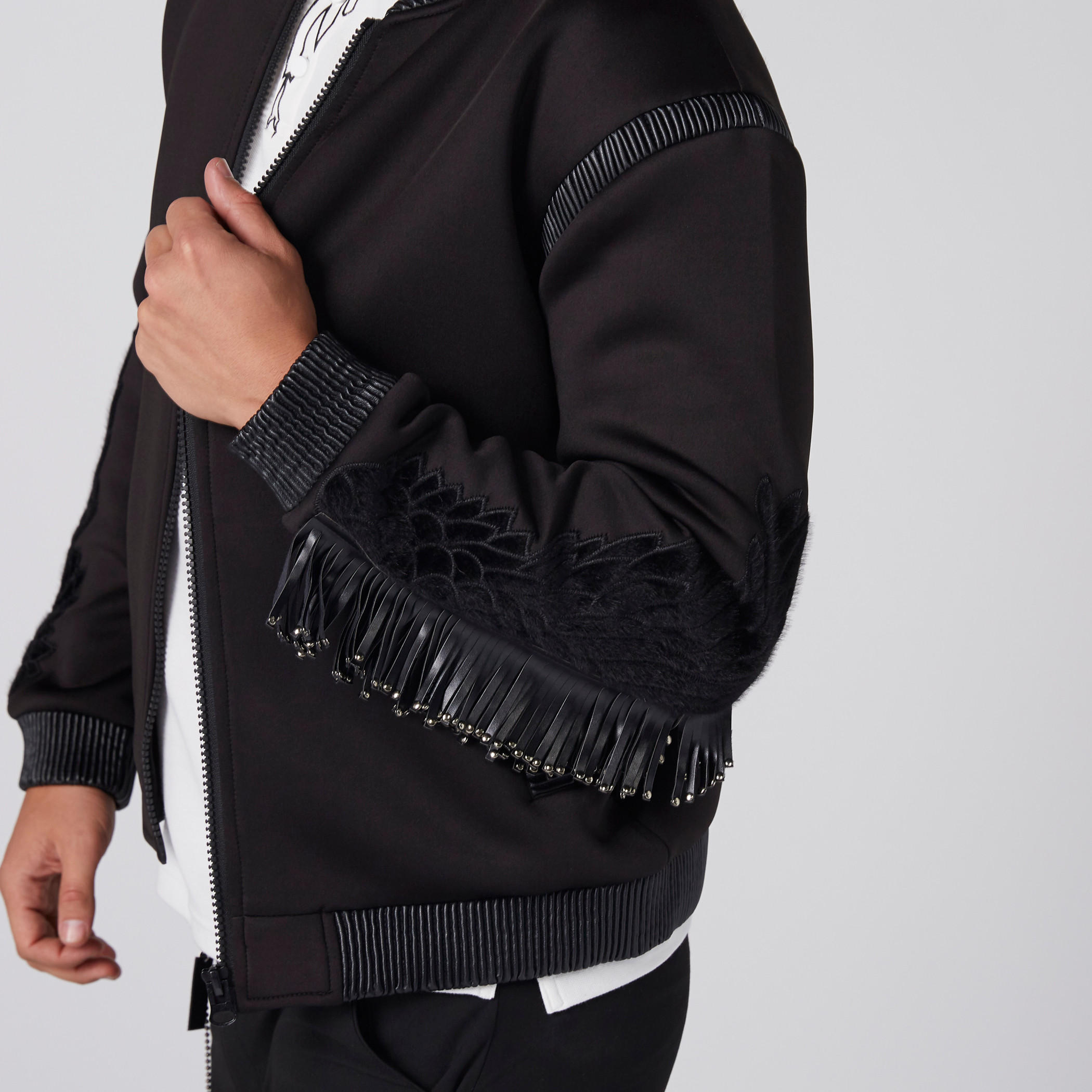 جاكيت بومبر مطرّز بأكمام طويلة وسحّاب إغلاق من لوم-men-clothing-jacketsandblazers-jackets-image-2