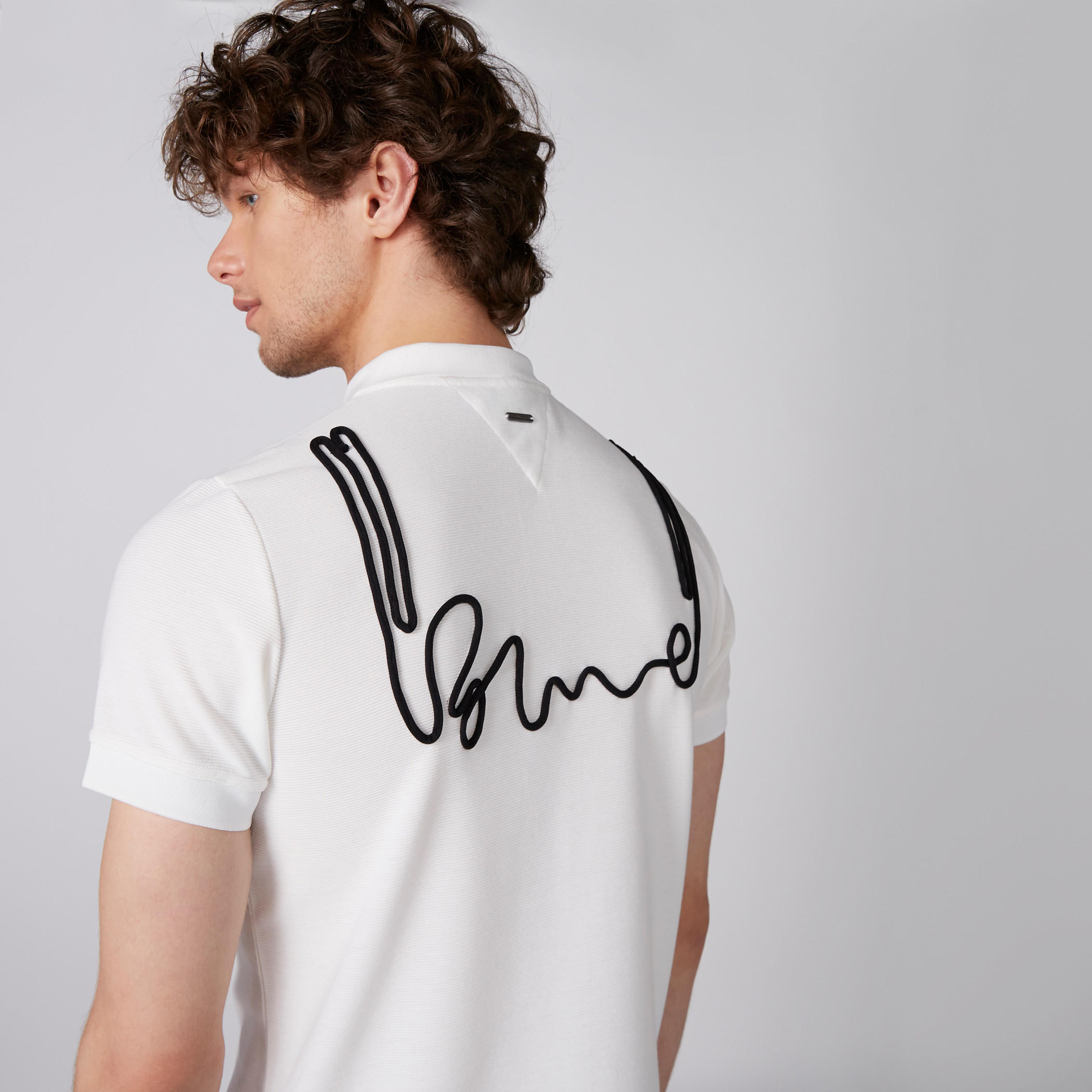 تيشيرت مطرّز بأكمام قصيرة وياقة بولو من لوم-men-clothing-tshirtsandpolos-polos-image-2