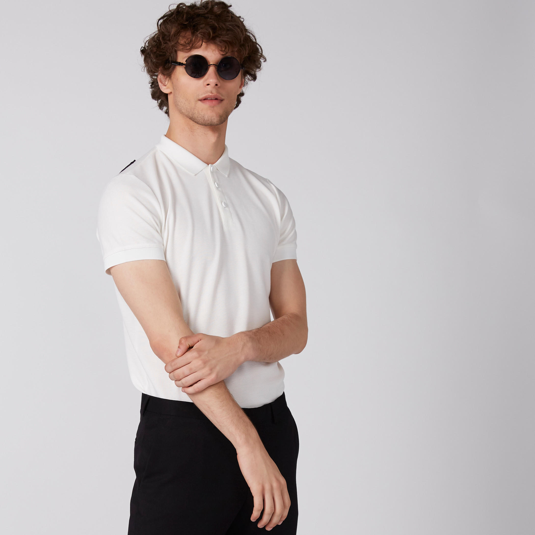 تيشيرت مطرّز بأكمام قصيرة وياقة بولو من لوم-men-clothing-tshirtsandpolos-polos-image-4