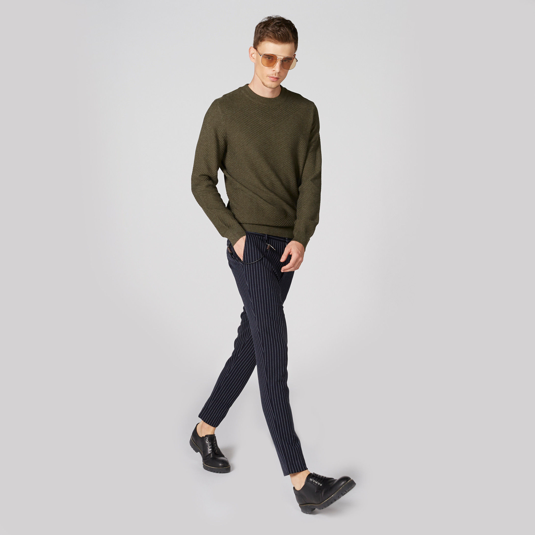بنطال مقلم بزر إغلاق وجيوب من لوم-men-clothing-bottoms-trousersandchinos-trousers-image-5