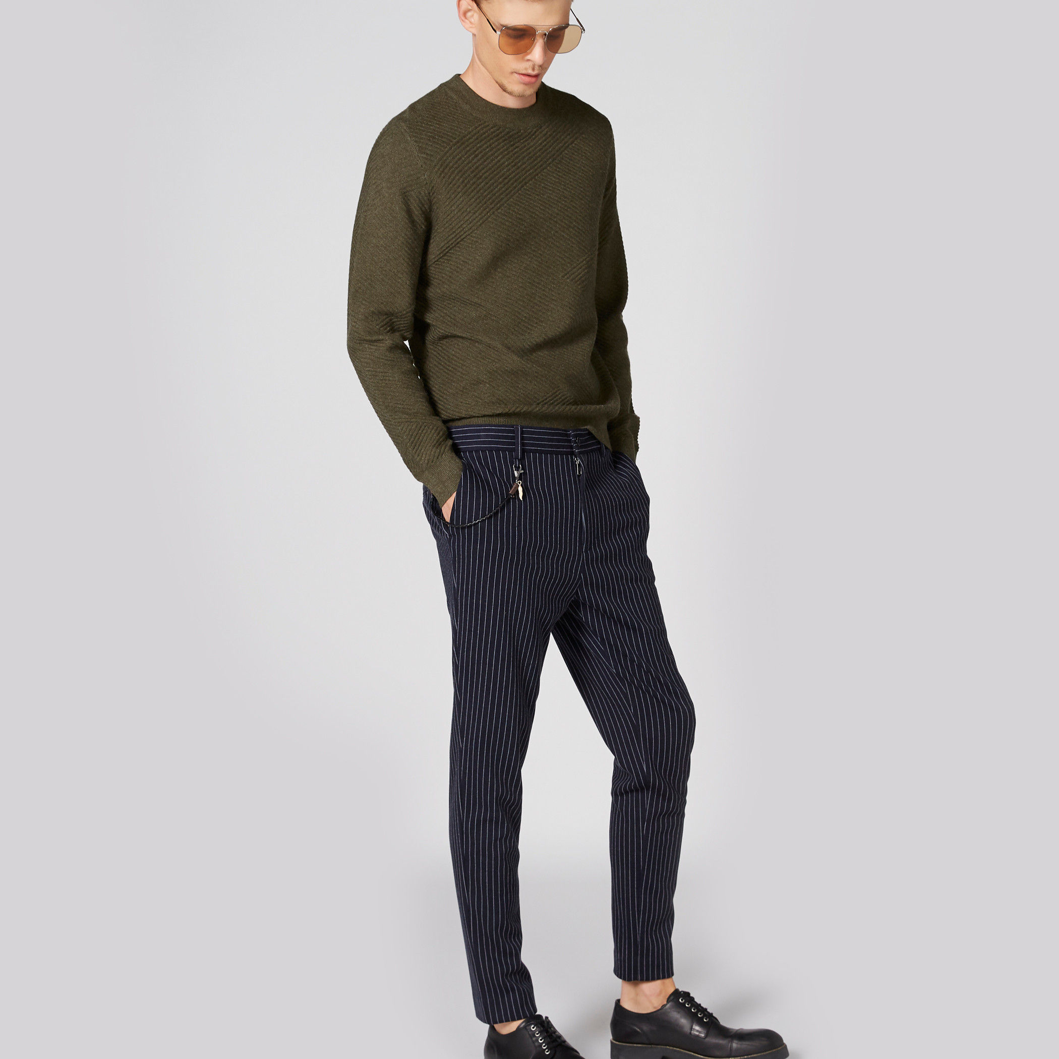 بنطال مقلم بزر إغلاق وجيوب من لوم-men-clothing-bottoms-trousersandchinos-trousers-image-7