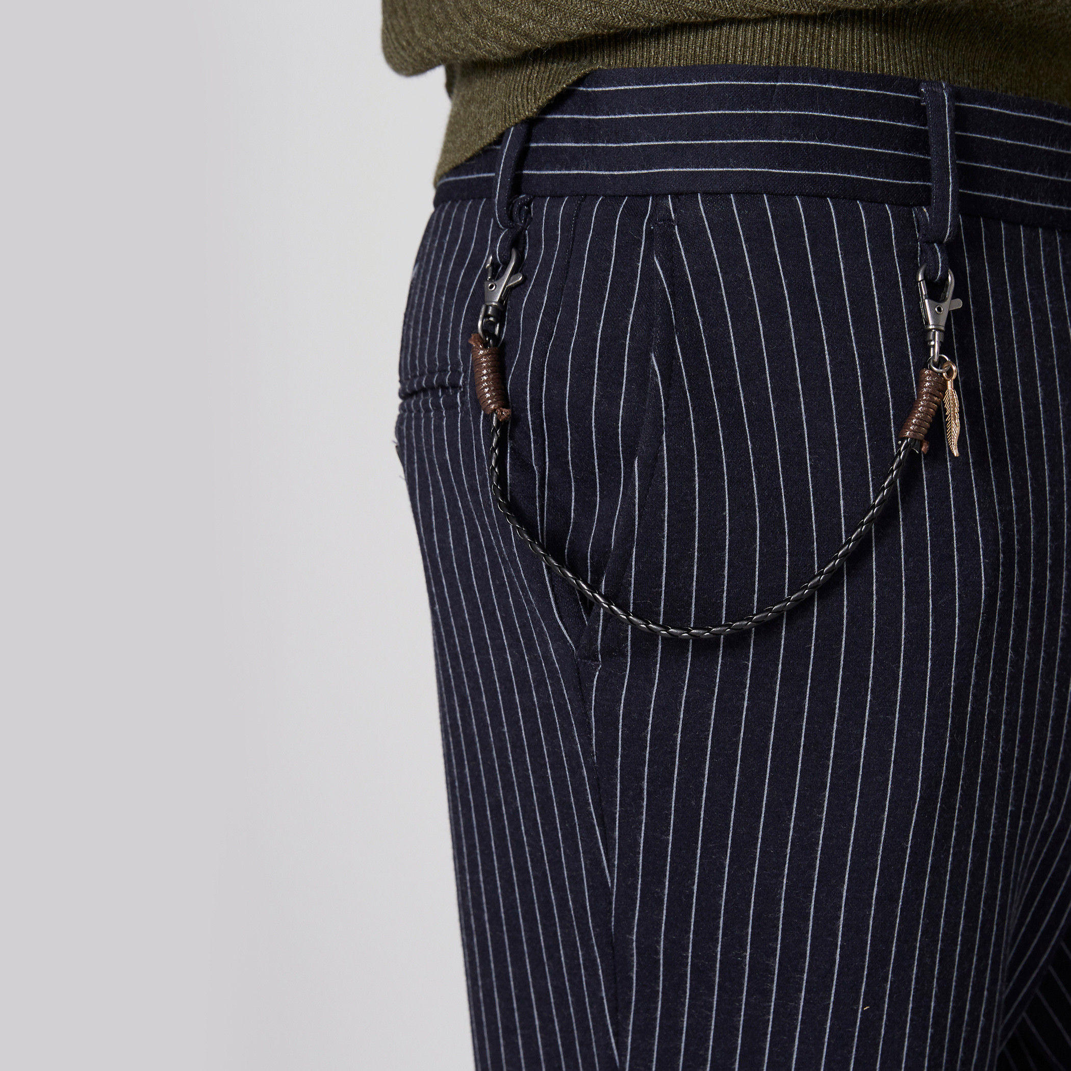 بنطال مقلم بزر إغلاق وجيوب من لوم-men-clothing-bottoms-trousersandchinos-trousers-image-8