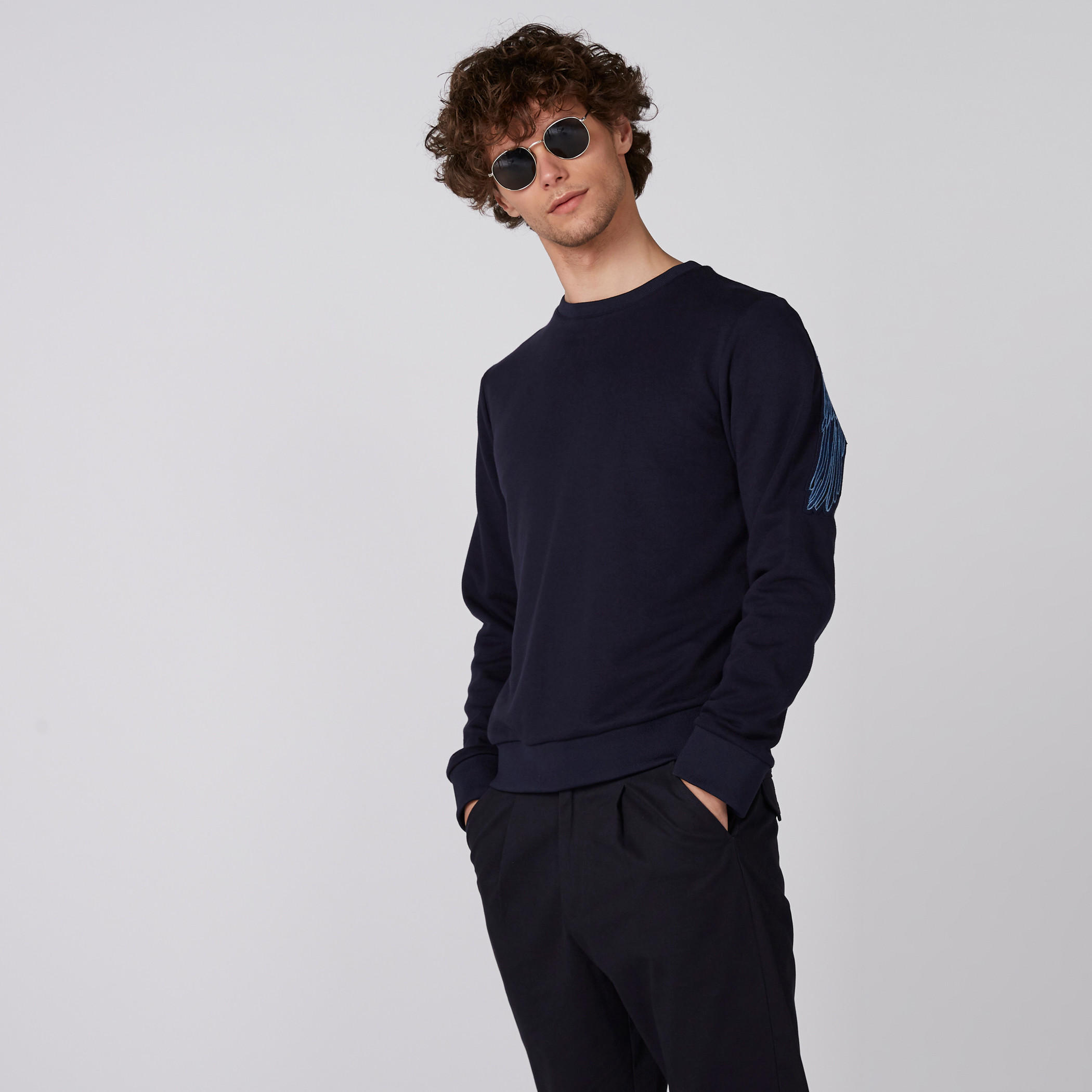 سويت شيرت مطرّز بأكمام طويلة وياقة ضيقة من لوم-men-winterwear-hoodiesandsweatshirts-image-1