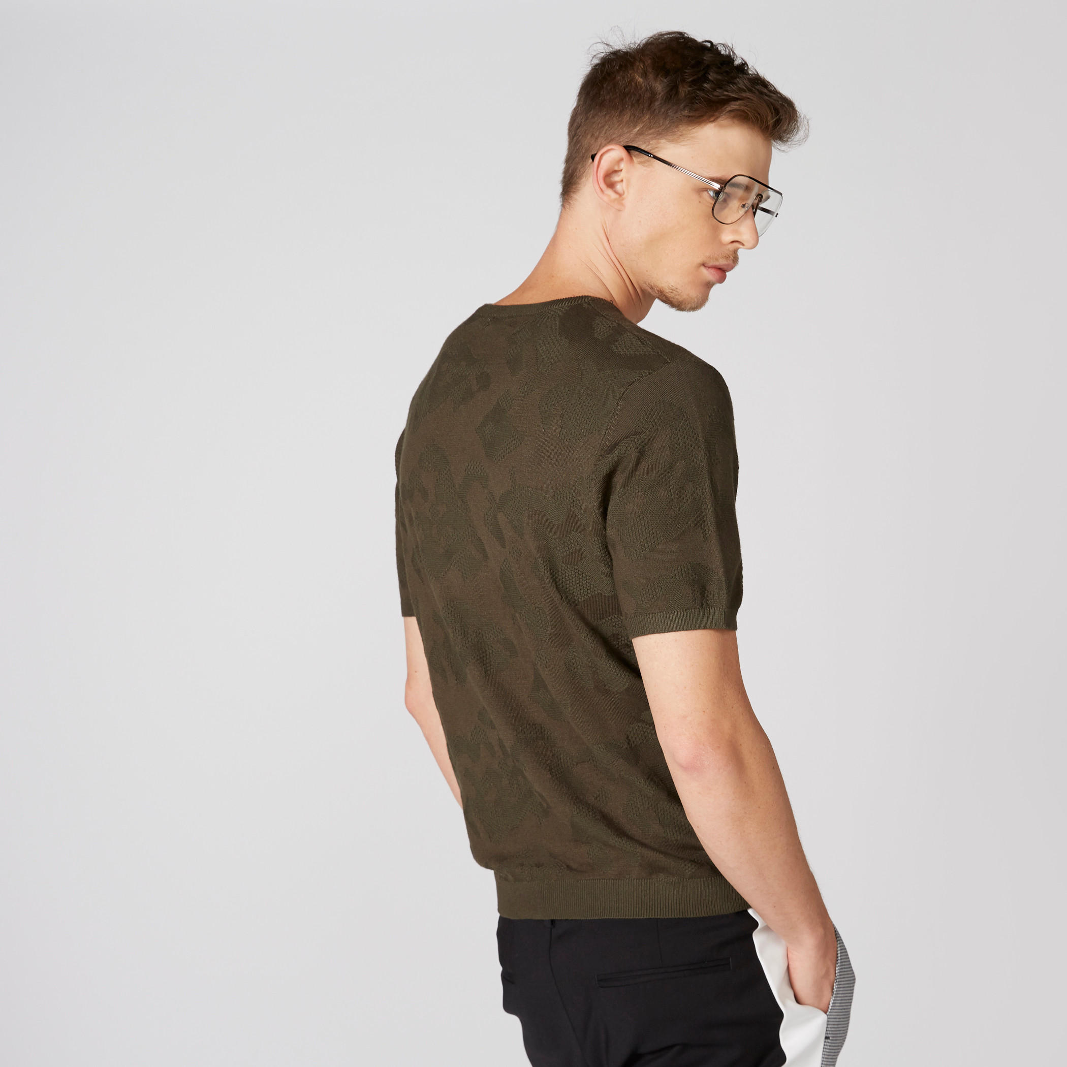 تيشيرت بياقة مستديرة وأكمام قصيرة من لوم-men-clothing-tshirtsandpolos-tshirts-image-2