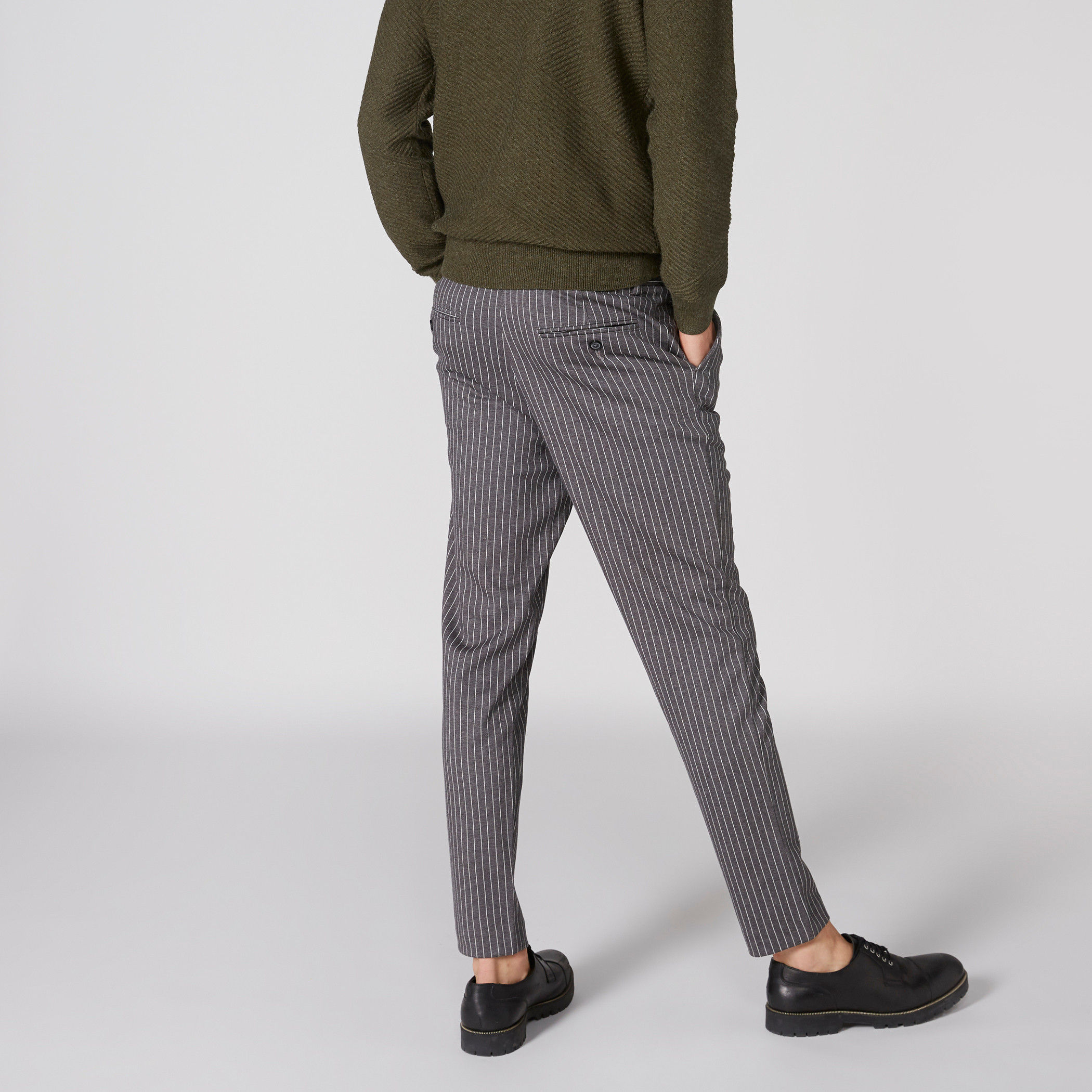 بنطال مقلم بزر إغلاق وجيوب من لوم-men-clothing-bottoms-trousersandchinos-trousers-image-3