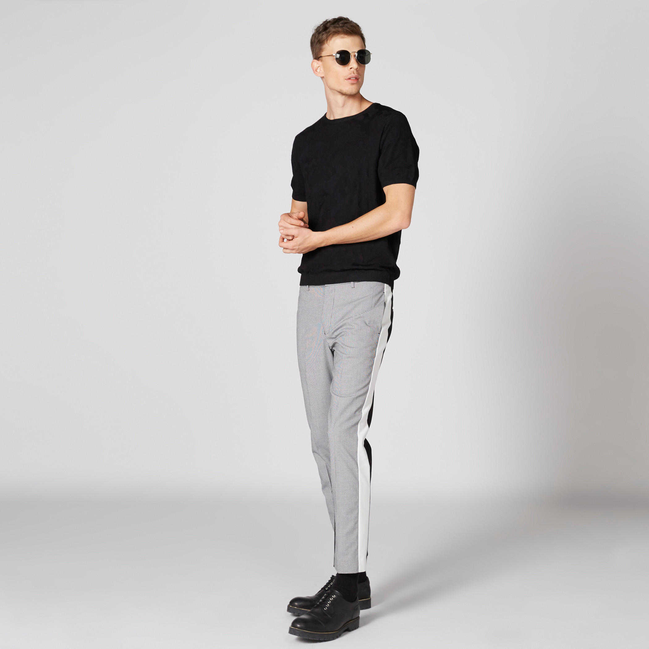 L'Homme Textured T-Shirt with Round Neck and Short Sleeves-men-clothing-tshirtsandpolos-tshirts-image-1