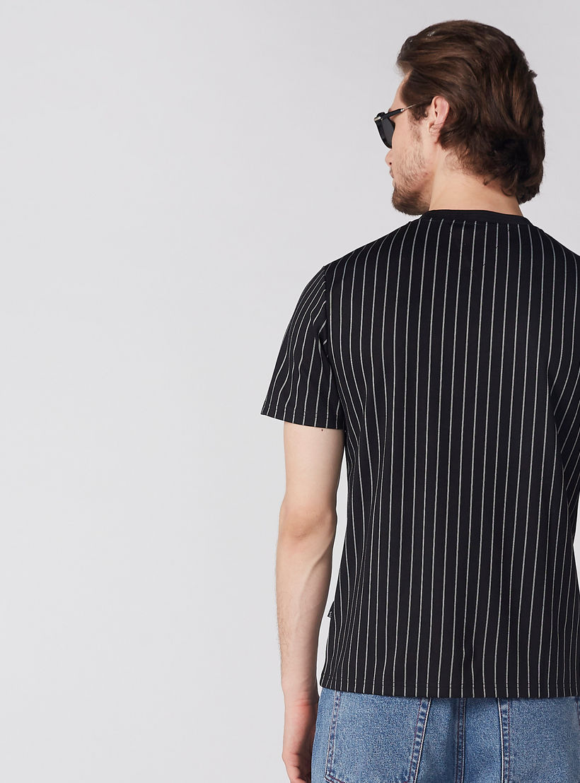 تيشيرت مقلّم بأكمام قصيرة من لوم-men-clothing-tshirtsandpolos-tshirts-image-2