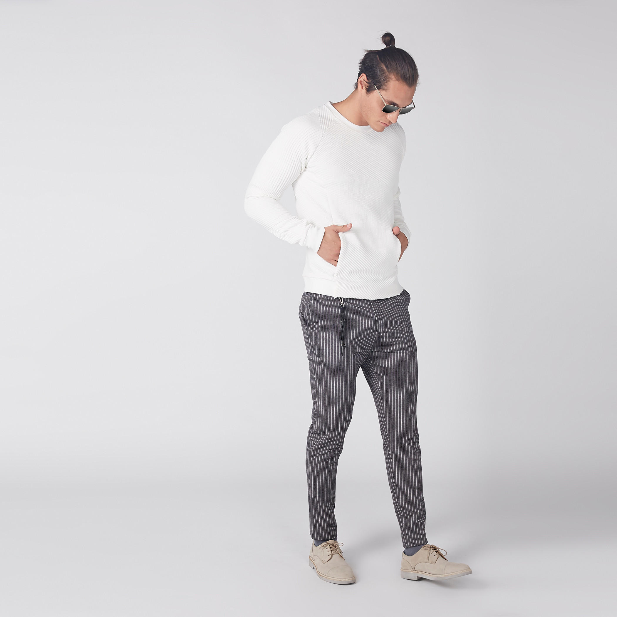 سويتر بطبعات وياقة مستديرة وأكمام مغايرة من لوم-men-winterwear-hoodiesandsweatshirts-image-2