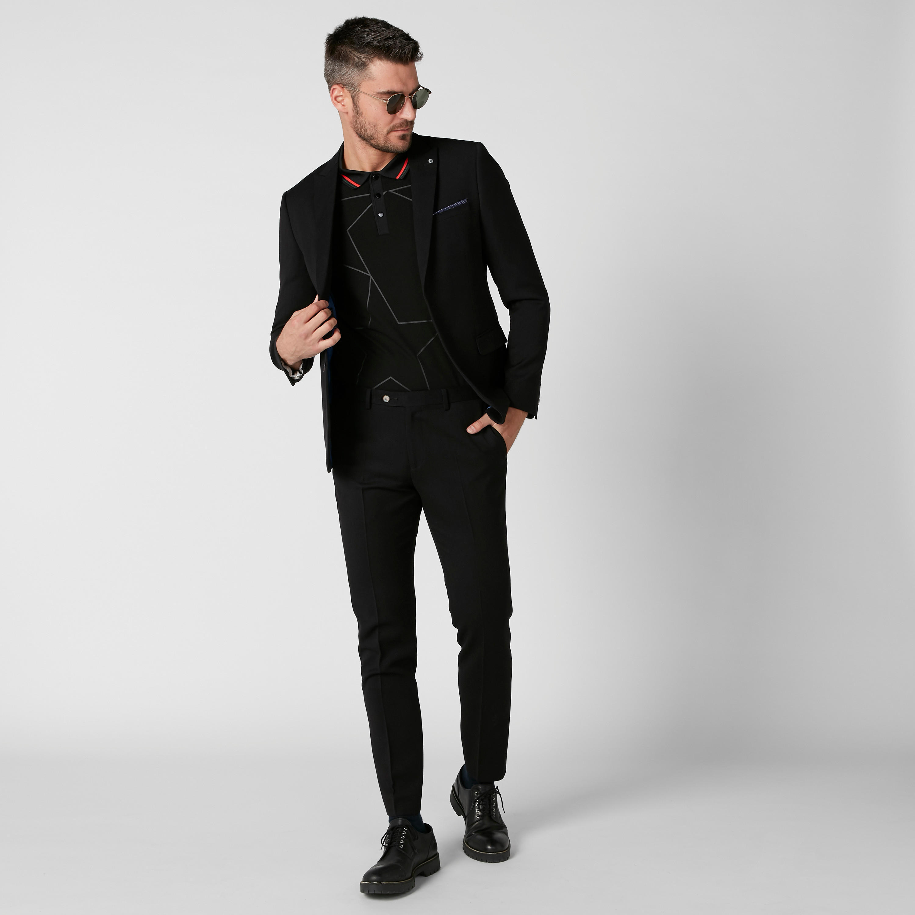 تيشيرت بأكمام قصيرة وياقة بولو مزيّن بطبعات من لوم-men-clothing-tshirtsandpolos-polos-image-3