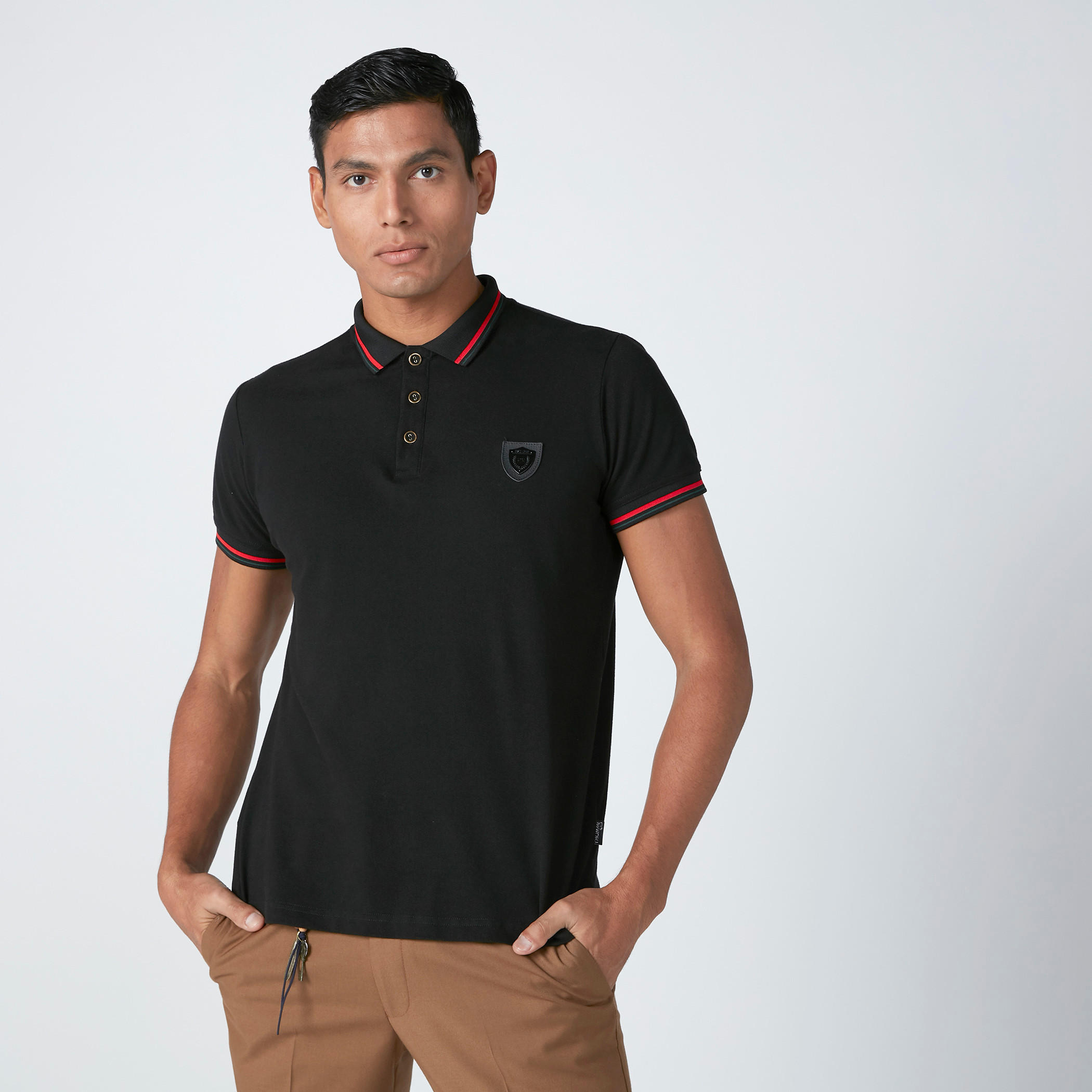 تيشيرت محبوك بقصّة سليم وياقة بولو وتطريز من لوم-men-clothing-tshirtsandpolos-polos-image-1