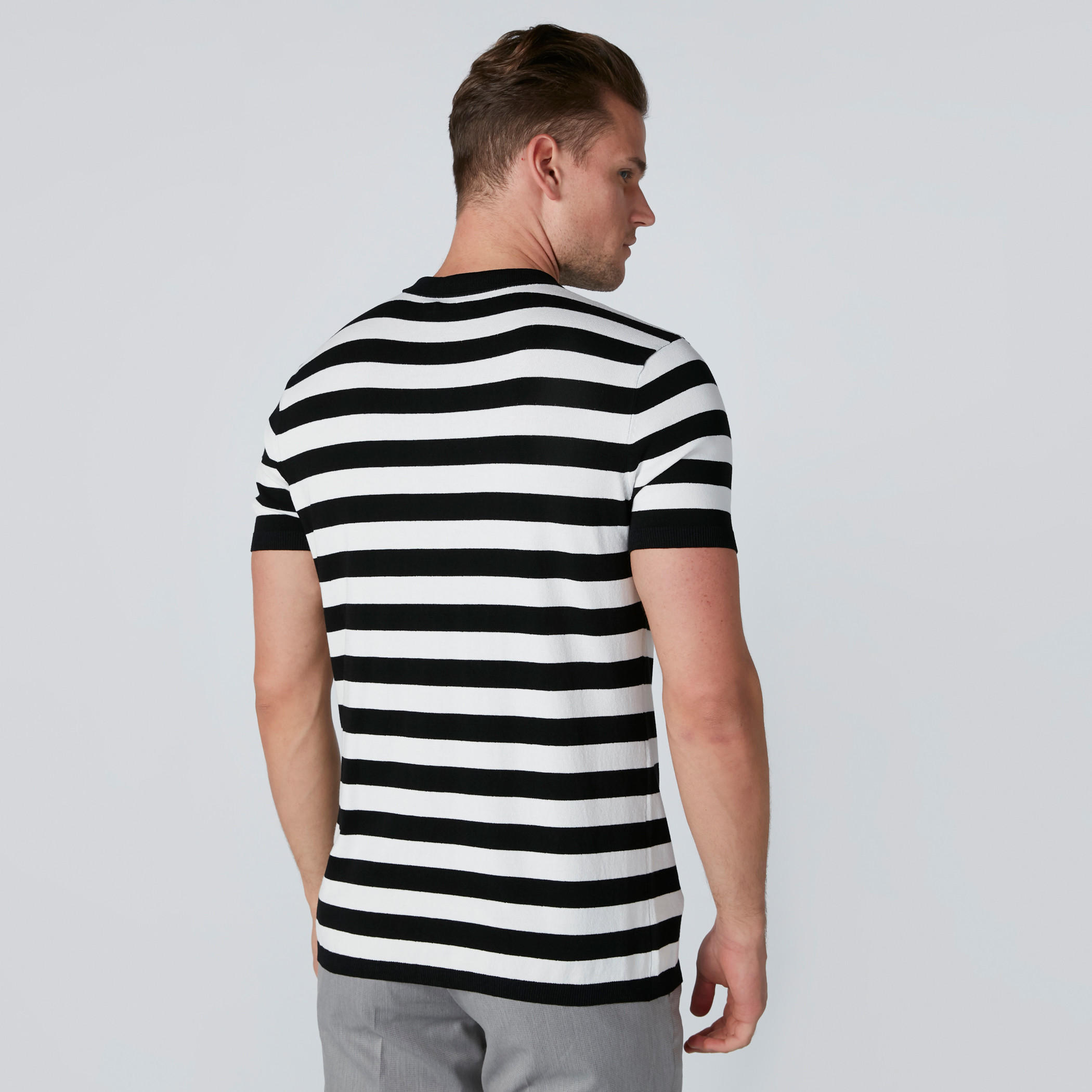 تيشيرت مقلّم بياقة بولو وأكمام قصيرة من لوم-men-clothing-tshirtsandpolos-tshirts-image-3