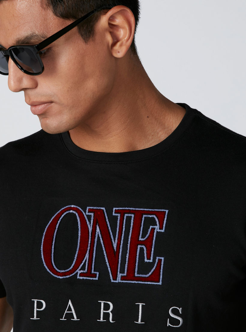 تيشيرت مطرّز بأكمام قصيرة من لوم-men-clothing-tshirtsandpolos-tshirts-image-3
