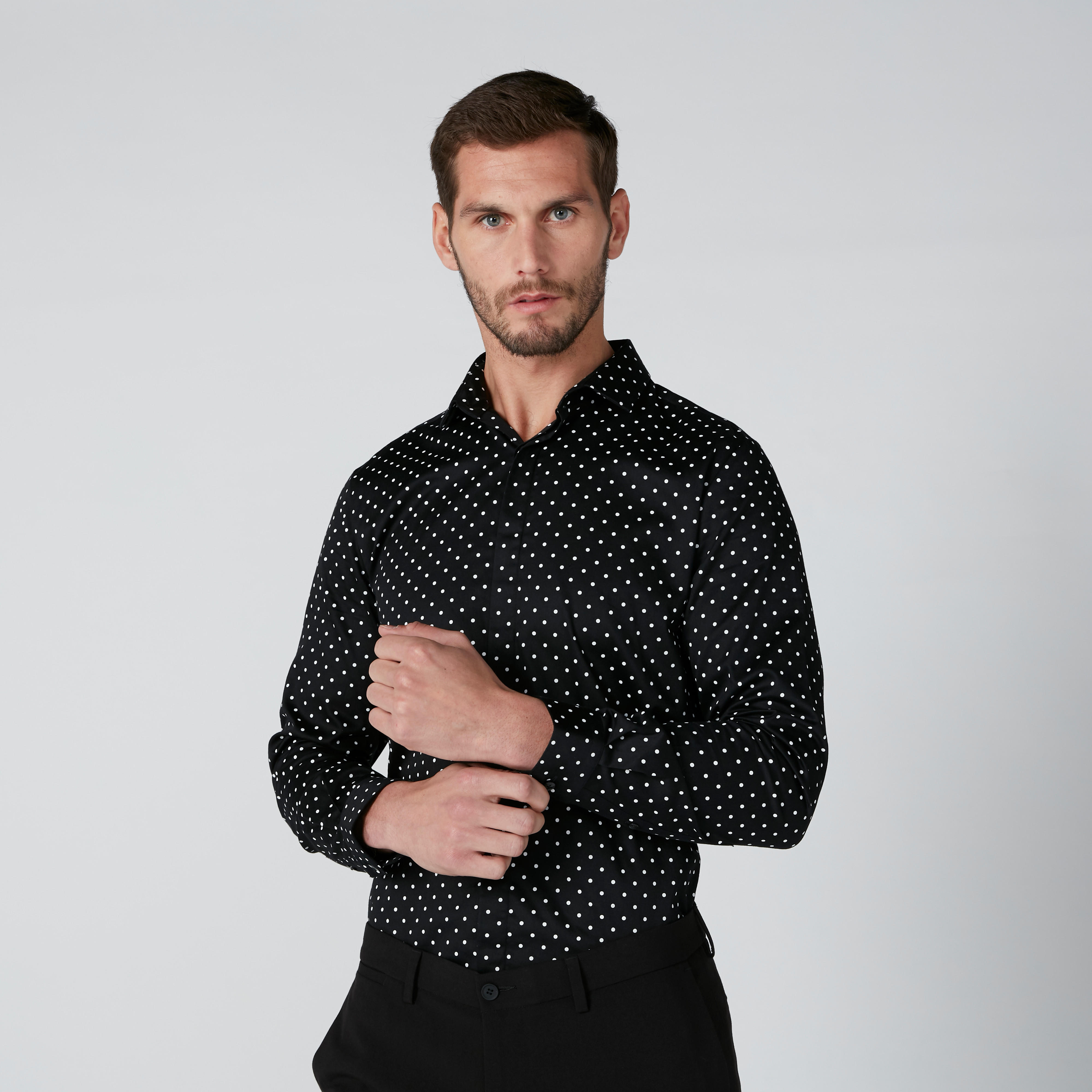 قميص سليم فيت بأكمام طويلة وطبعات منقّطة من لوم-men-clothing-shirts-image-1