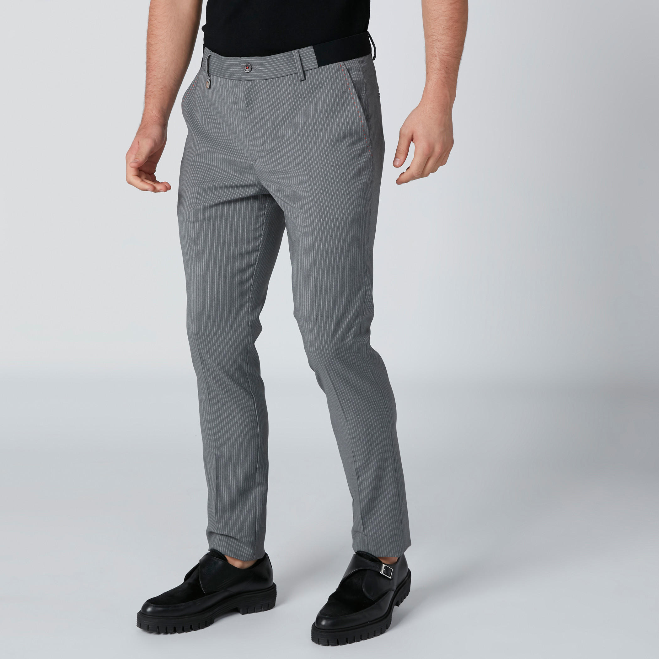 بنطال مقلّم بقصّة سليم وجيوب من لوم-men-clothing-bottoms-trousersandchinos-trousers-image-3
