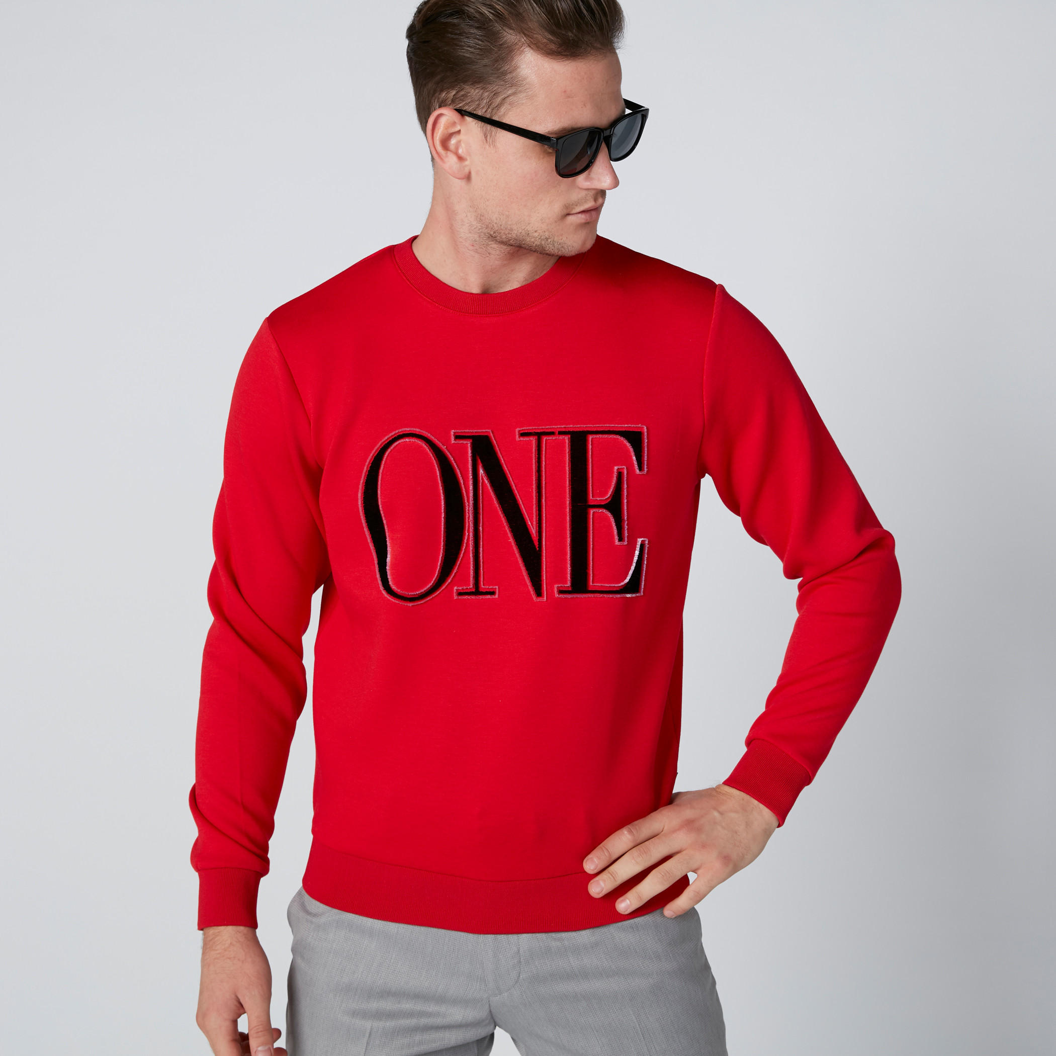 سويت شيرت بياقة ضيّقة وأكمام طويلة وطبعات من لوم-men-winterwear-hoodiesandsweatshirts-image-1