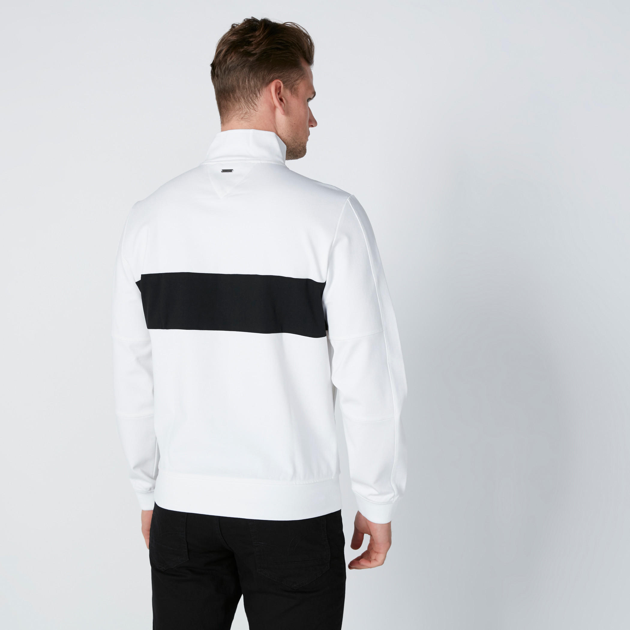 سويت شيرت بأكمام طويلة وجيوب وطبعات من لوم-men-winterwear-hoodiesandsweatshirts-image-2