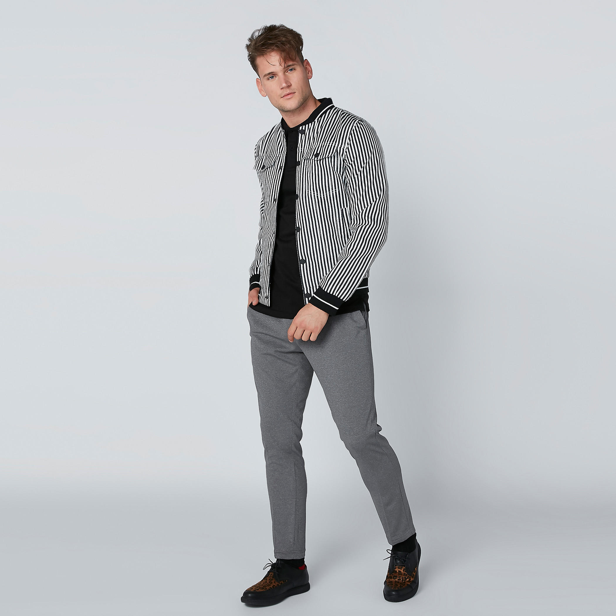 جاكيت بومبر مقلّم بأكمام طويلة وجيوب-men-clothing-jacketsandblazers-jackets-image-1