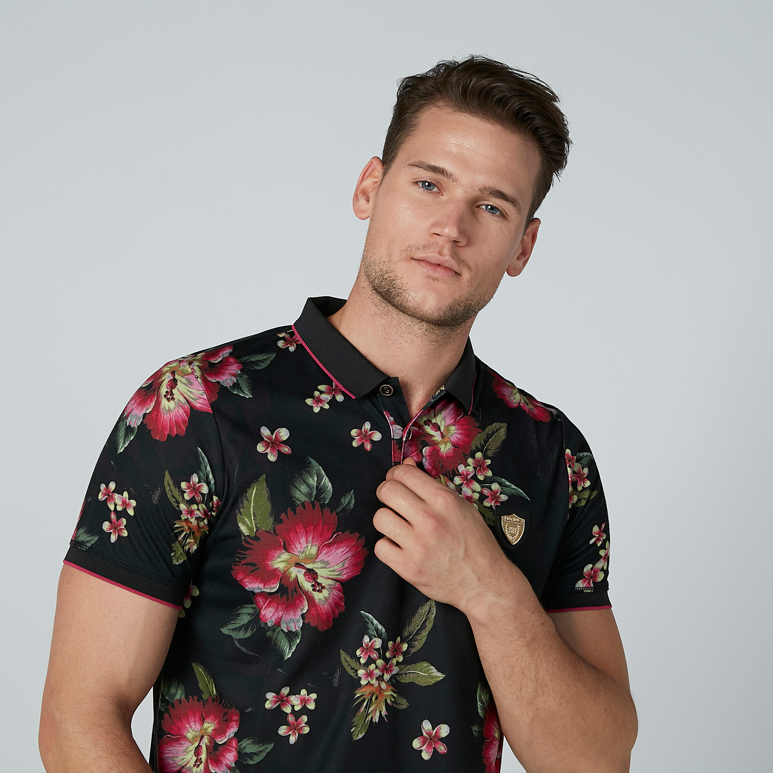 تيشيرت بياقة بولو وأكمام قصيرة وطبعات زهرية من لوم-men-clothing-tshirtsandpolos-polos-image-2