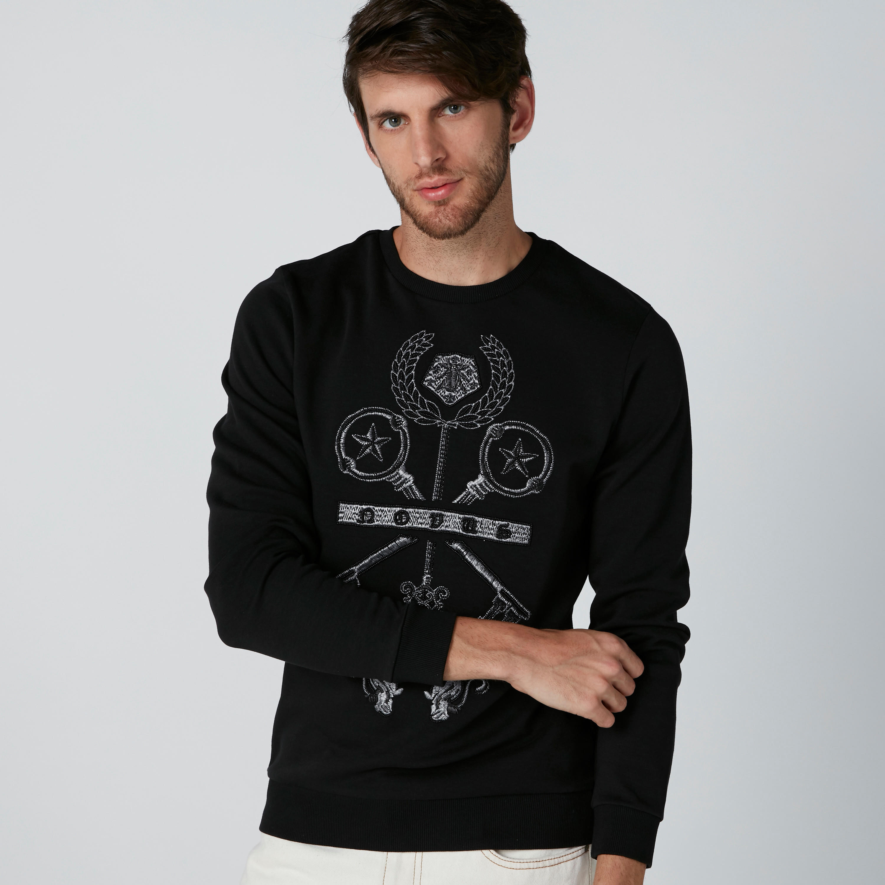 سويت شيرت مطرّز بياقة مستديرة من لوم-men-winterwear-hoodiesandsweatshirts-image-1