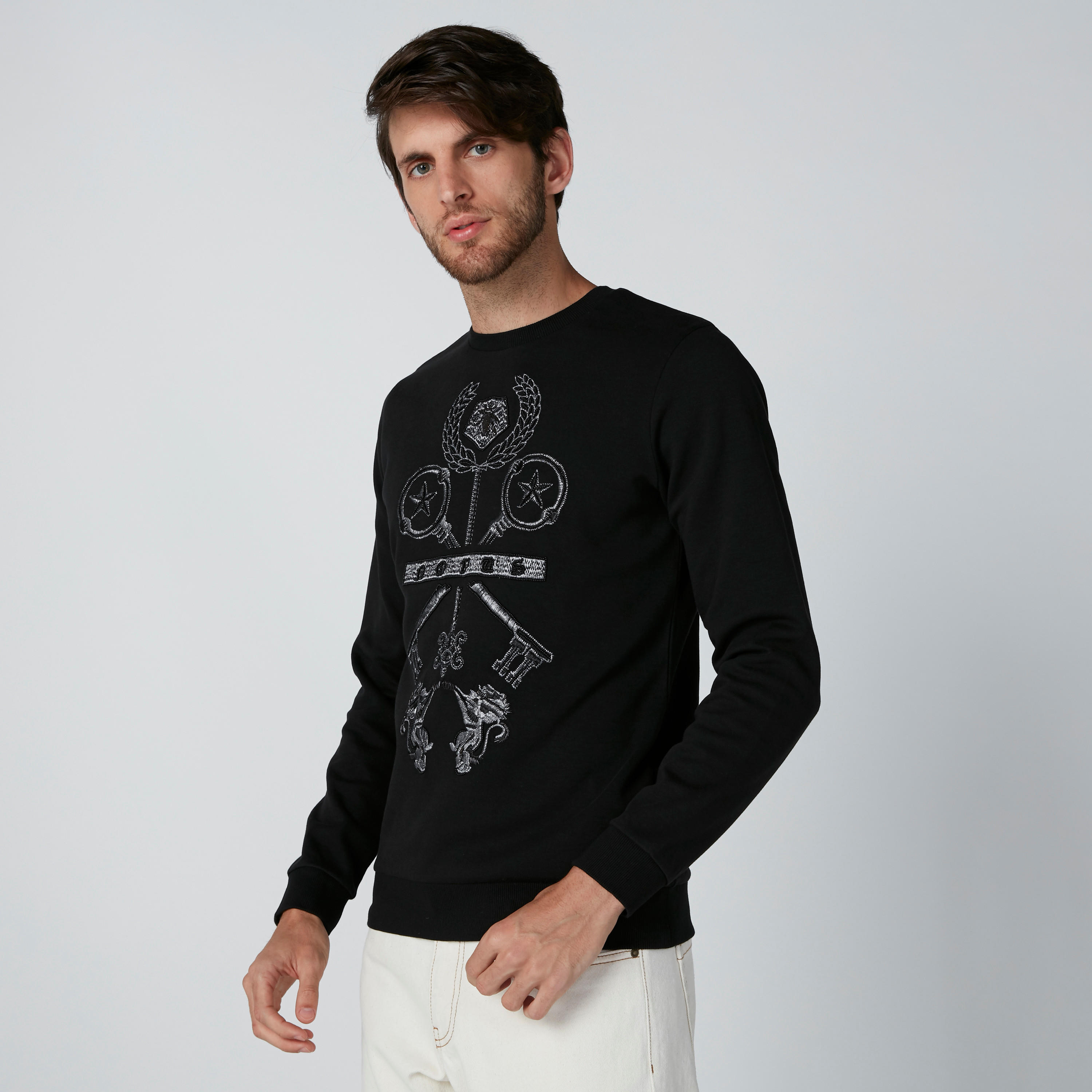 سويت شيرت مطرّز بياقة مستديرة من لوم-men-winterwear-hoodiesandsweatshirts-image-4