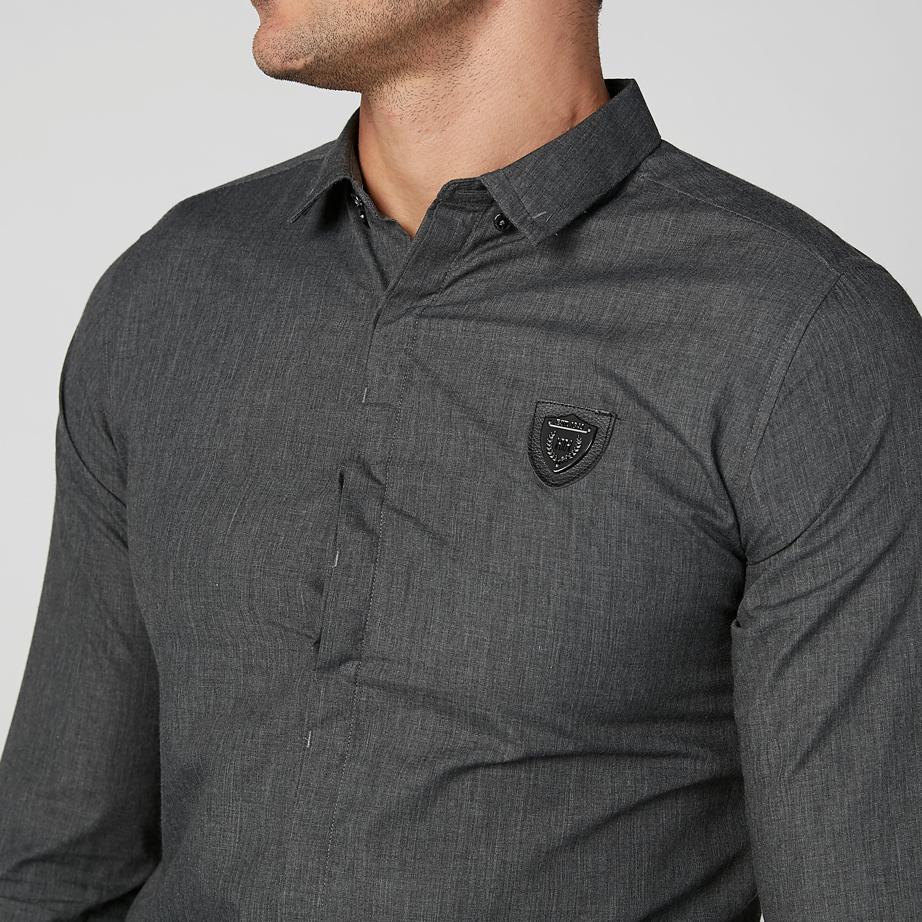 قميص سادة بأكمام طويلة وأزرار مخفيّة من لوم-men-clothing-shirts-image-3